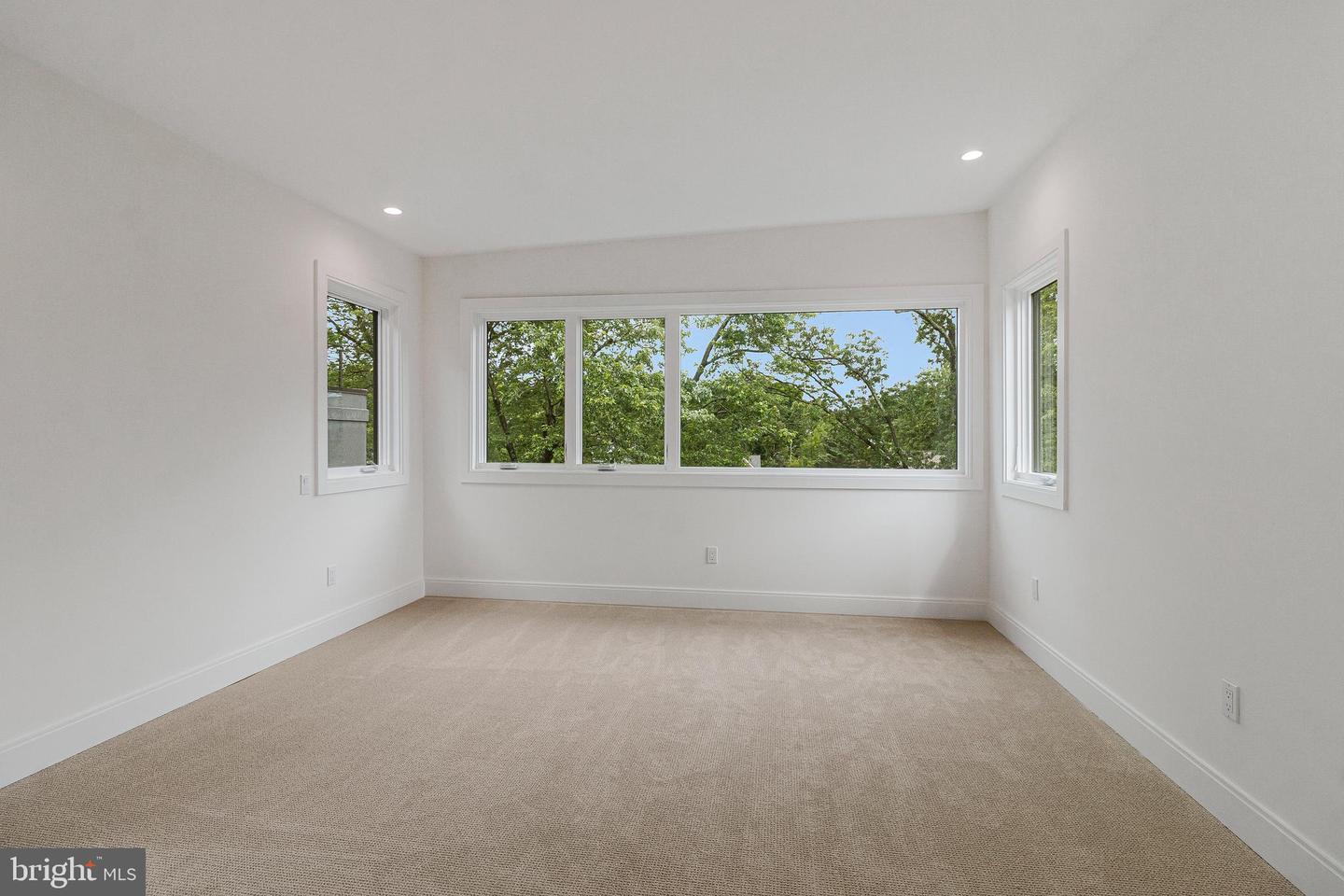6120 30TH ST NW, WASHINGTON, District Of Columbia 20015, 6 Bedrooms Bedrooms, ,4 BathroomsBathrooms,Residential,For sale,6120 30TH ST NW,DCDC2202370 MLS # DCDC2202370