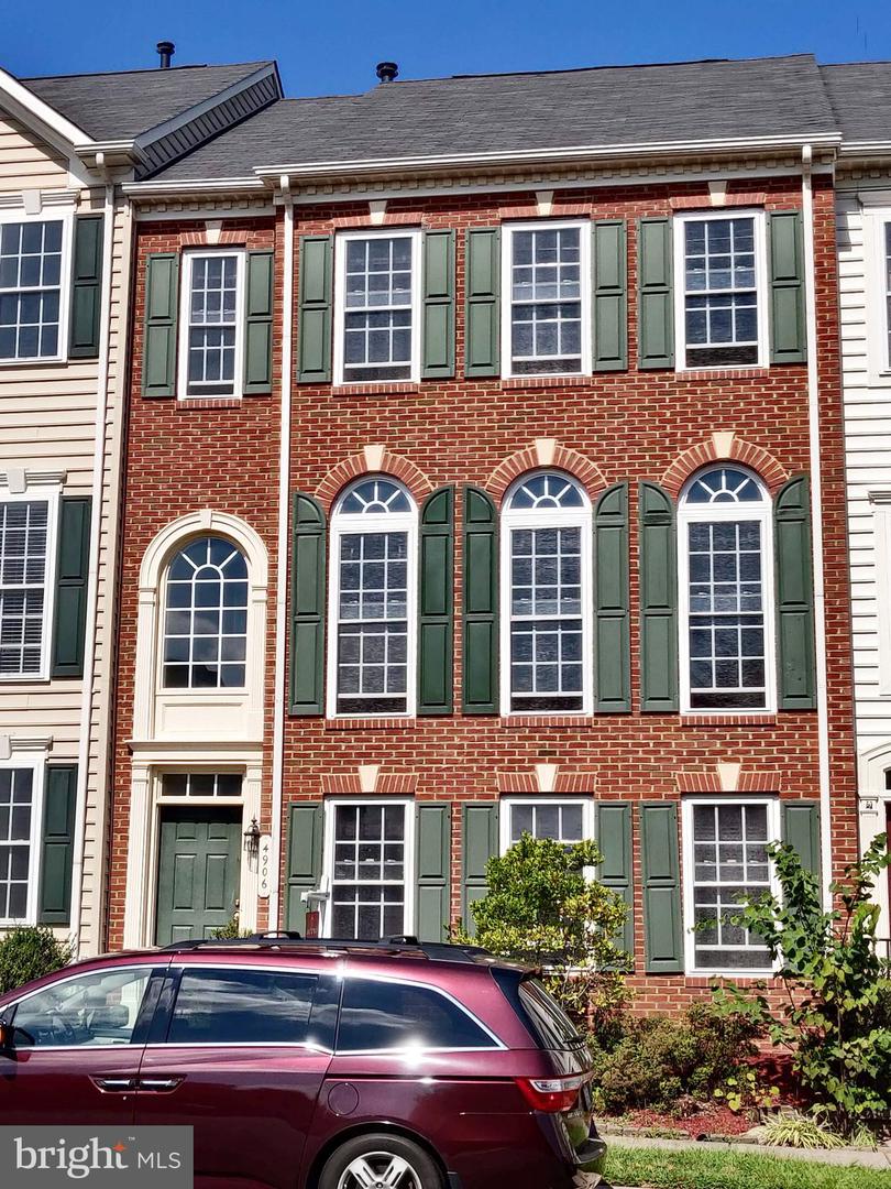 4906 DASHIELL PL, WOODBRIDGE, Virginia 22192, 4 Bedrooms Bedrooms, ,2 BathroomsBathrooms,Residential,For sale,4906 DASHIELL PL,VAPW2095594 MLS # VAPW2095594