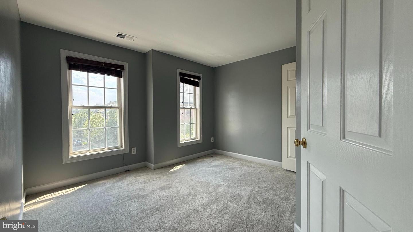 4906 DASHIELL PL, WOODBRIDGE, Virginia 22192, 4 Bedrooms Bedrooms, ,2 BathroomsBathrooms,Residential,For sale,4906 DASHIELL PL,VAPW2095594 MLS # VAPW2095594