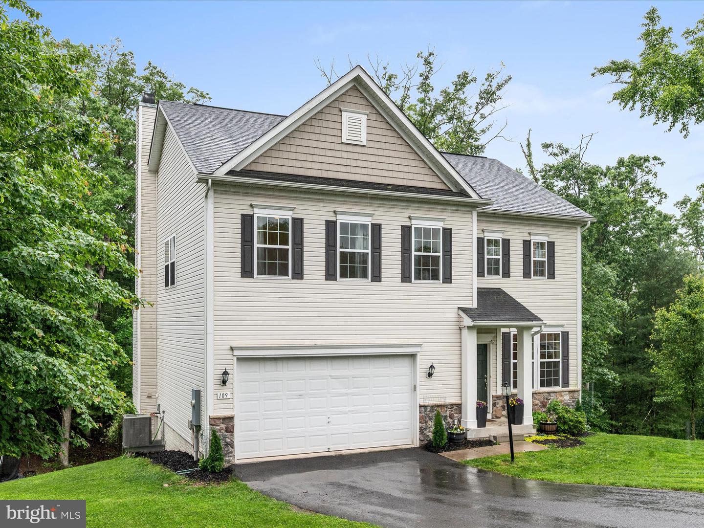 109 GREEN DR, CROSS JUNCTION, Virginia 22625, 4 Bedrooms Bedrooms, ,3 BathroomsBathrooms,Residential,For sale,109 GREEN DR,VAFV2034458 MLS # VAFV2034458