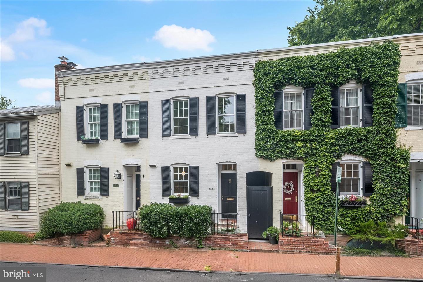 1524 32ND ST NW, WASHINGTON, District Of Columbia 20007, 2 Bedrooms Bedrooms, ,2 BathroomsBathrooms,Residential,For sale,1524 32ND ST NW,DCDC2202552 MLS # DCDC2202552