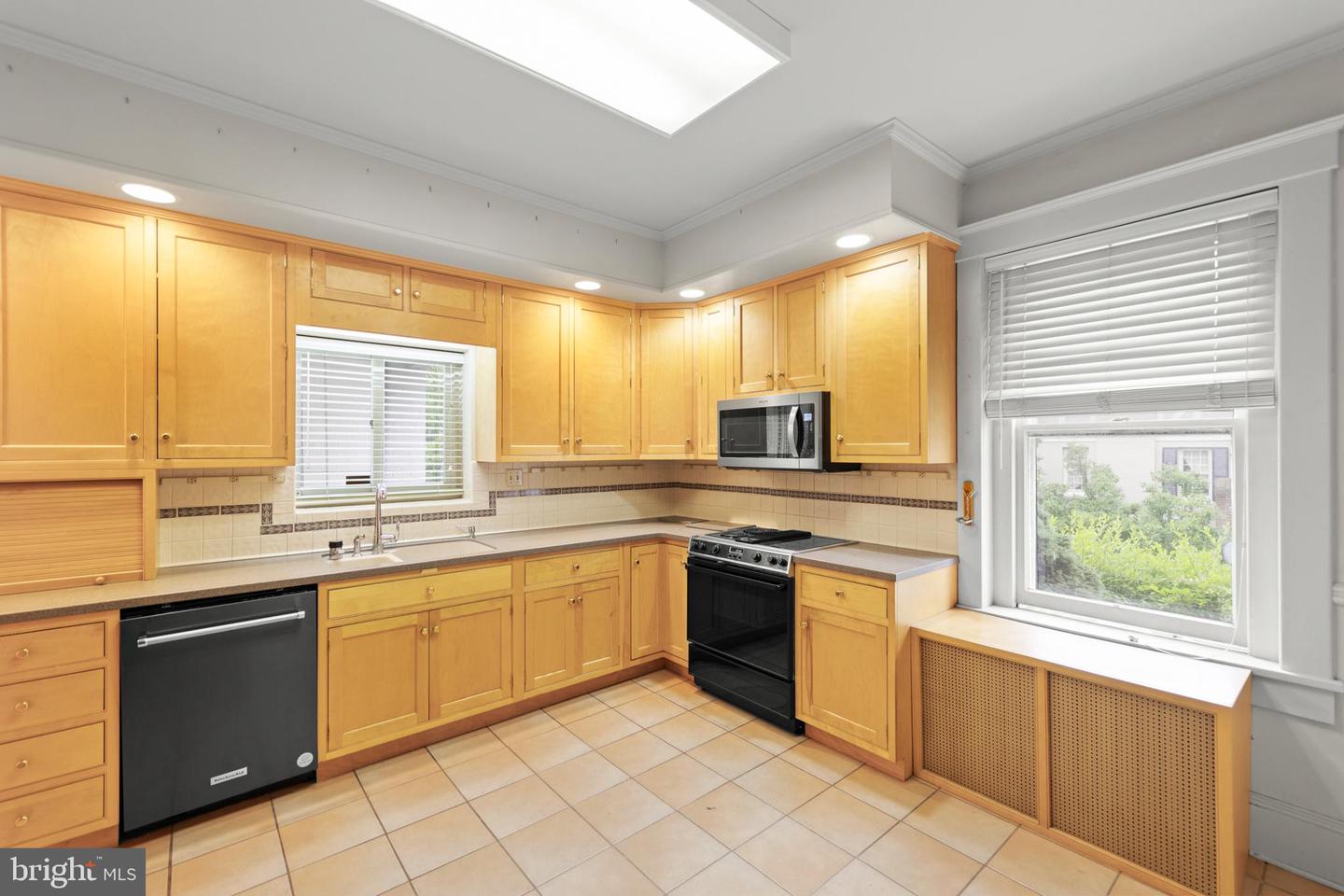 503 S WASHINGTON ST, WINCHESTER, Virginia 22601, 5 Bedrooms Bedrooms, ,4 BathroomsBathrooms,Residential,For sale,503 S WASHINGTON ST,VAWI2007840 MLS # VAWI2007840
