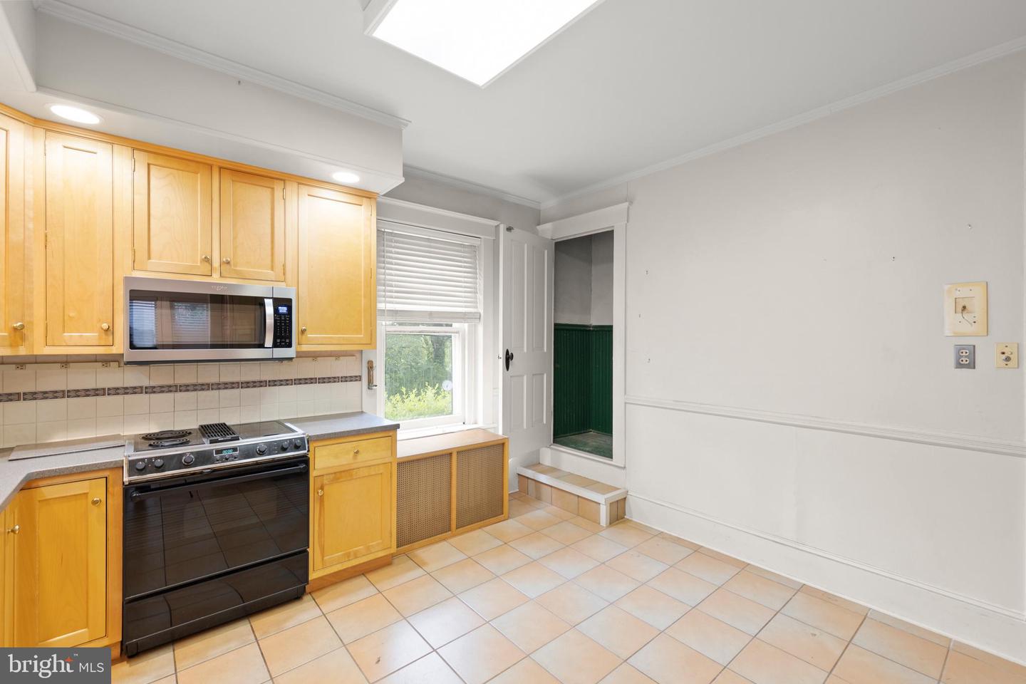 503 S WASHINGTON ST, WINCHESTER, Virginia 22601, 5 Bedrooms Bedrooms, ,4 BathroomsBathrooms,Residential,For sale,503 S WASHINGTON ST,VAWI2007840 MLS # VAWI2007840