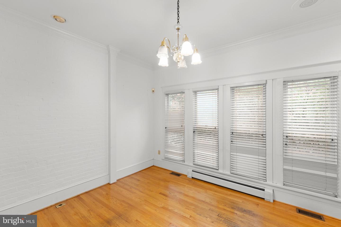 503 S WASHINGTON ST, WINCHESTER, Virginia 22601, 5 Bedrooms Bedrooms, ,4 BathroomsBathrooms,Residential,For sale,503 S WASHINGTON ST,VAWI2007840 MLS # VAWI2007840