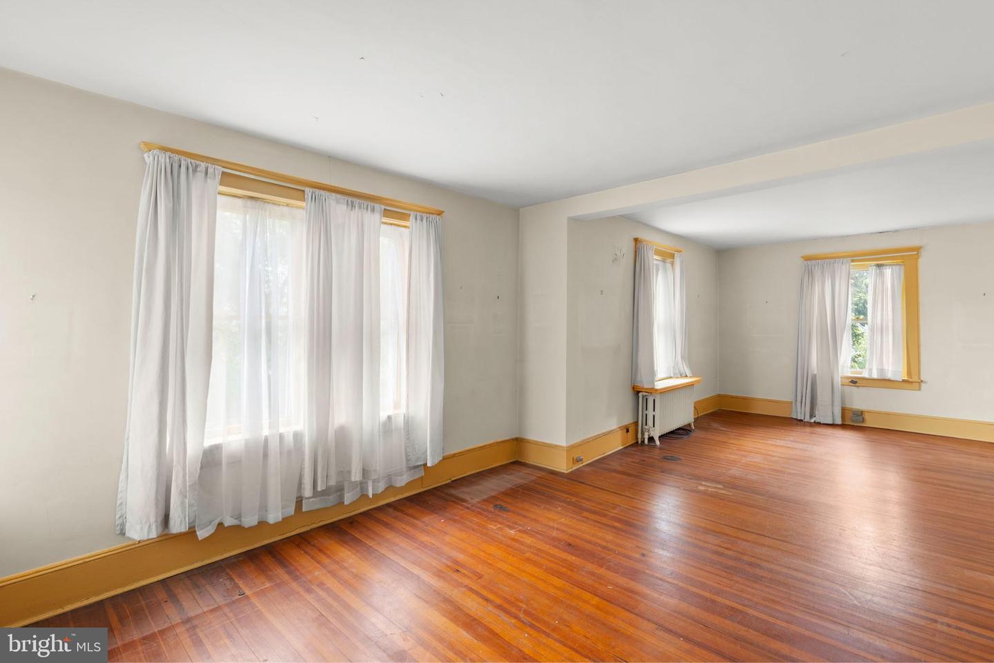 503 S WASHINGTON ST, WINCHESTER, Virginia 22601, 5 Bedrooms Bedrooms, ,4 BathroomsBathrooms,Residential,For sale,503 S WASHINGTON ST,VAWI2007840 MLS # VAWI2007840