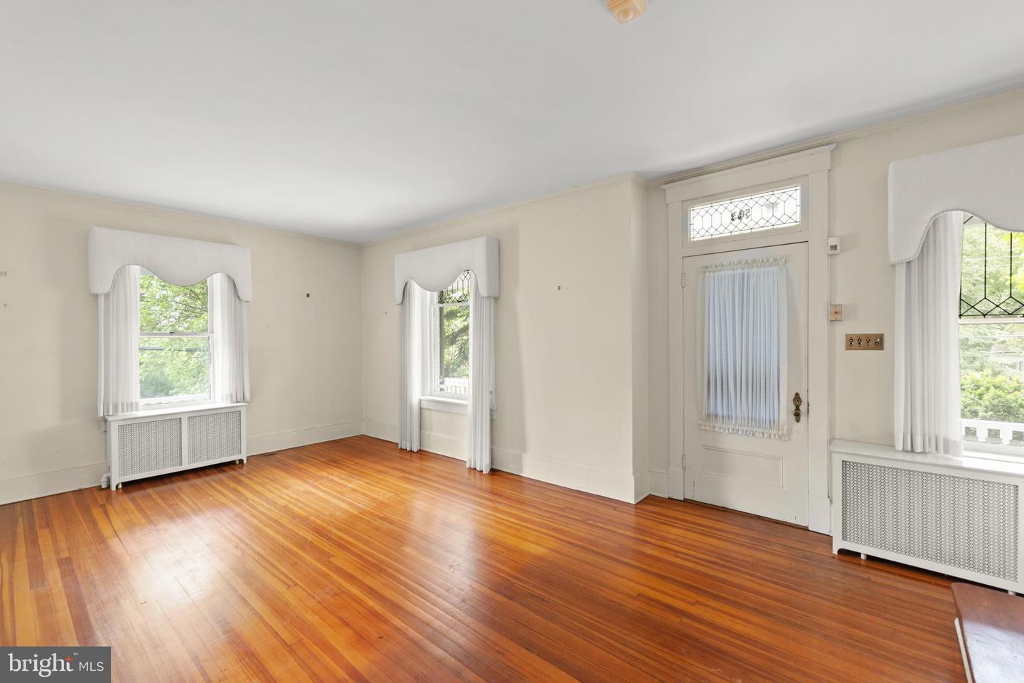 503 S WASHINGTON ST, WINCHESTER, Virginia 22601, 5 Bedrooms Bedrooms, ,4 BathroomsBathrooms,Residential,For sale,503 S WASHINGTON ST,VAWI2007840 MLS # VAWI2007840
