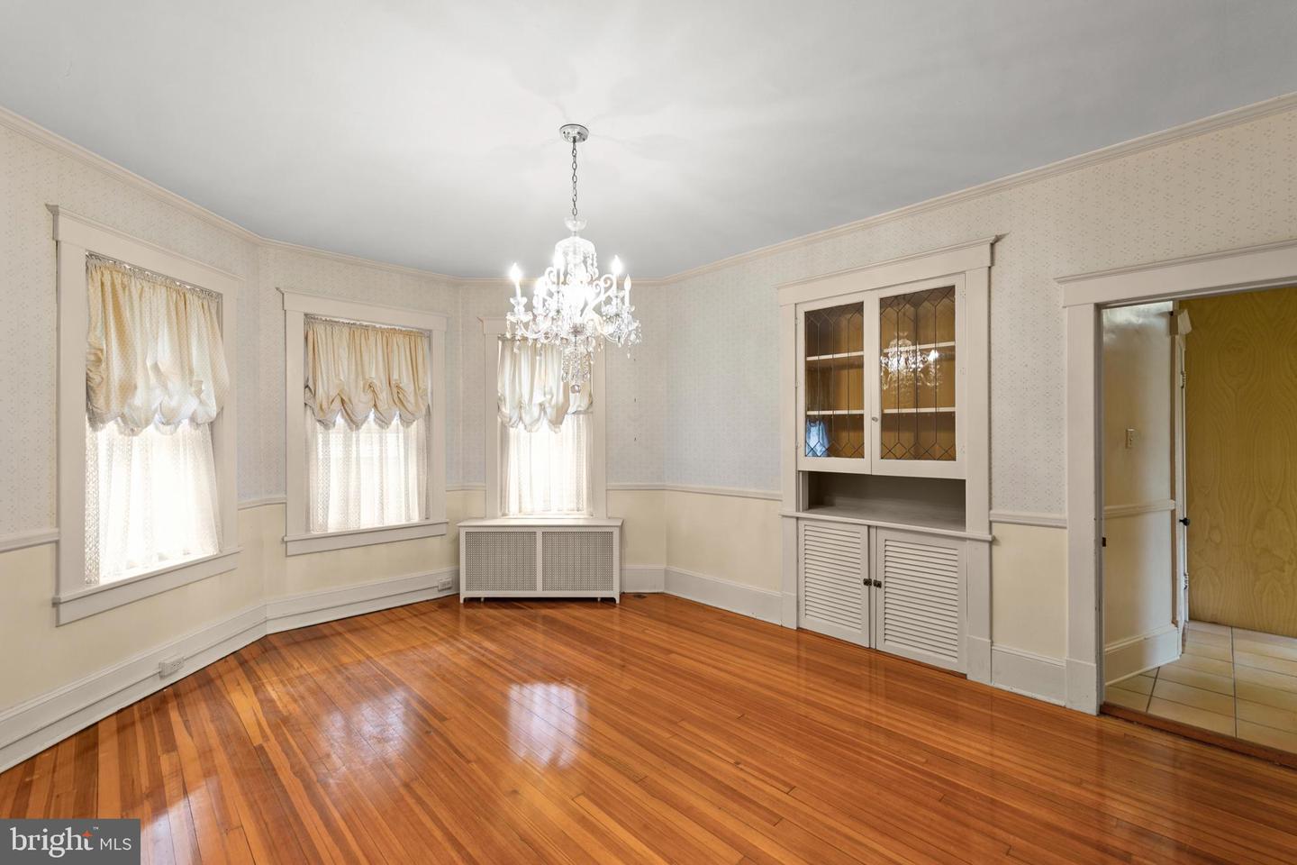 503 S WASHINGTON ST, WINCHESTER, Virginia 22601, 5 Bedrooms Bedrooms, ,4 BathroomsBathrooms,Residential,For sale,503 S WASHINGTON ST,VAWI2007840 MLS # VAWI2007840