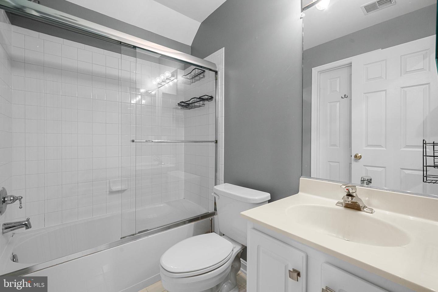 4000 TIMBER OAK TRL, FAIRFAX, Virginia 22033, 4 Bedrooms Bedrooms, ,3 BathroomsBathrooms,Residential,For sale,4000 TIMBER OAK TRL,VAFX2243640 MLS # VAFX2243640