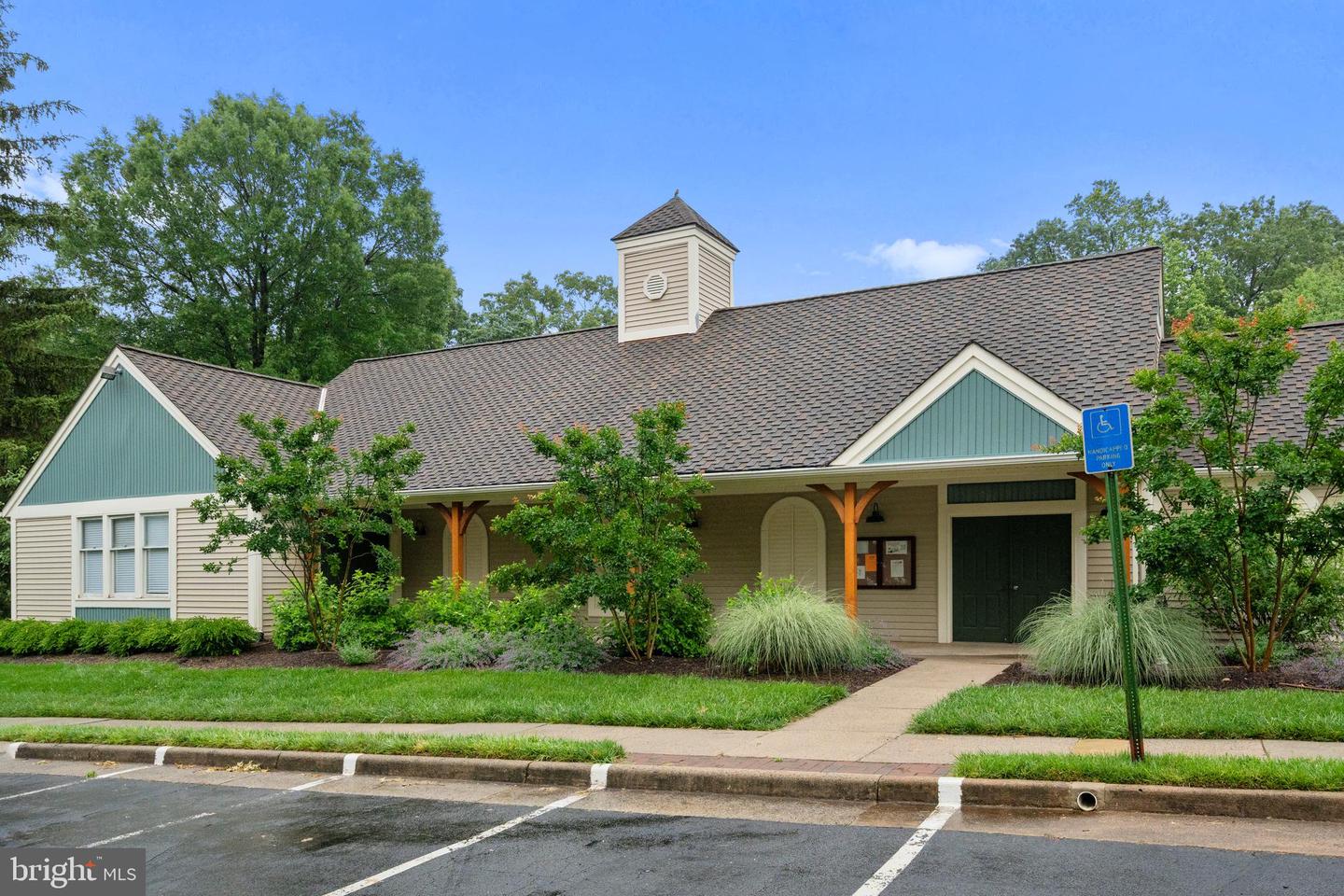 4000 TIMBER OAK TRL, FAIRFAX, Virginia 22033, 4 Bedrooms Bedrooms, ,3 BathroomsBathrooms,Residential,For sale,4000 TIMBER OAK TRL,VAFX2243640 MLS # VAFX2243640