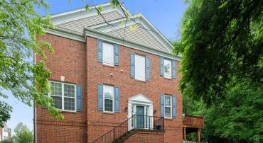 4000 TIMBER OAK TRL, FAIRFAX, Virginia 22033, 4 Bedrooms Bedrooms, ,3 BathroomsBathrooms,Residential,For sale,4000 TIMBER OAK TRL,VAFX2243640 MLS # VAFX2243640