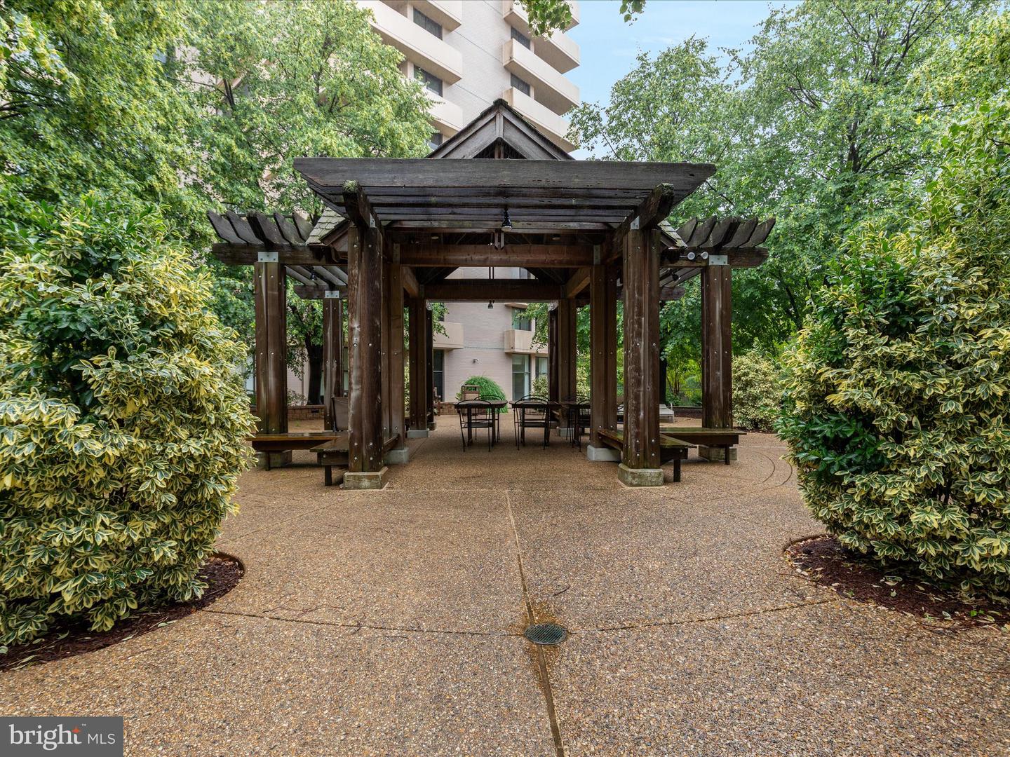 4141 N HENDERSON RD N #809, ARLINGTON, Virginia 22203, ,1 BathroomBathrooms,Residential,For sale,4141 N HENDERSON RD N #809,VAAR2058304 MLS # VAAR2058304