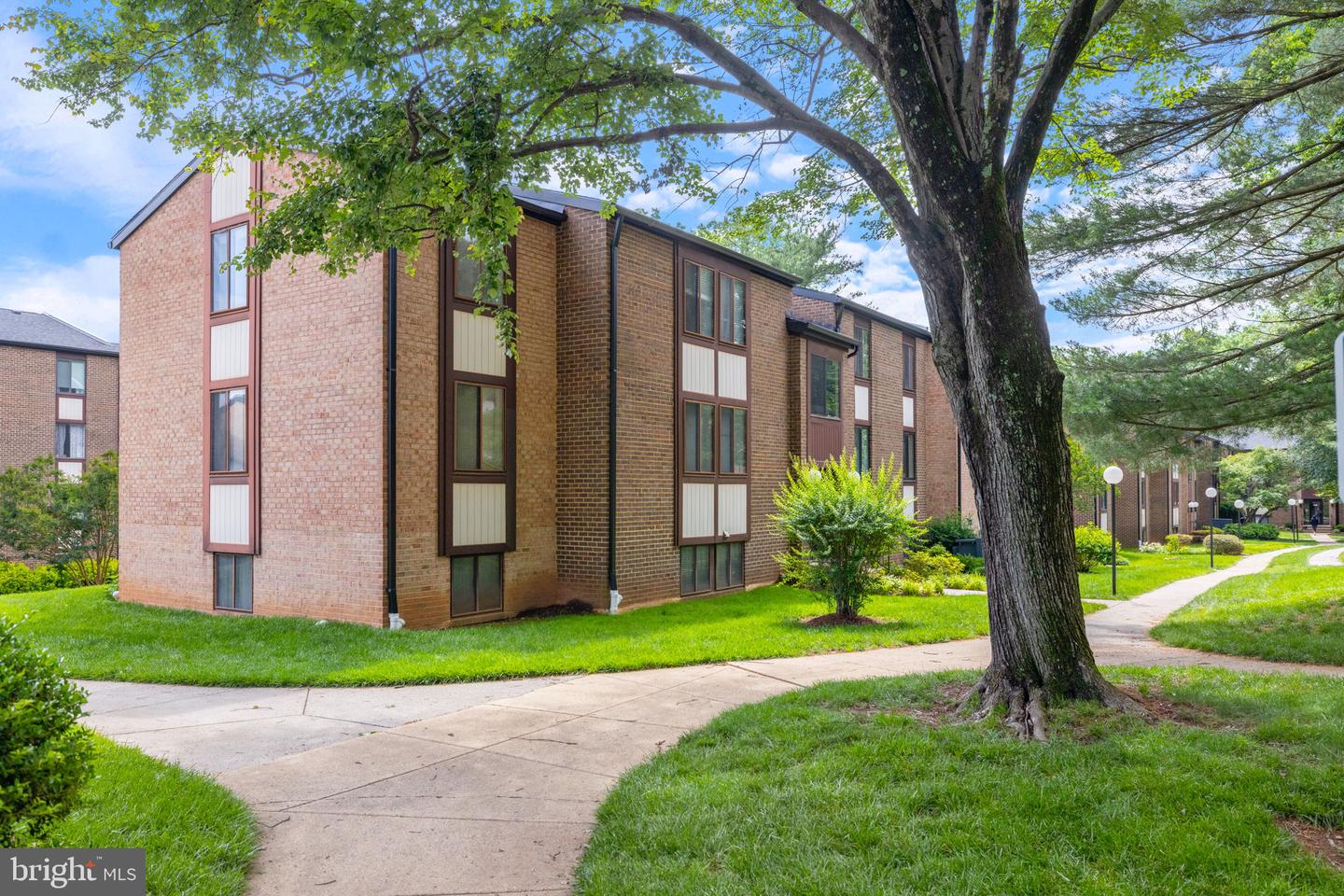 9731 KINGS CROWN CT #201, FAIRFAX, Virginia 22031, 3 Bedrooms Bedrooms, ,2 BathroomsBathrooms,Residential,For sale,9731 KINGS CROWN CT #201,VAFX2243616 MLS # VAFX2243616