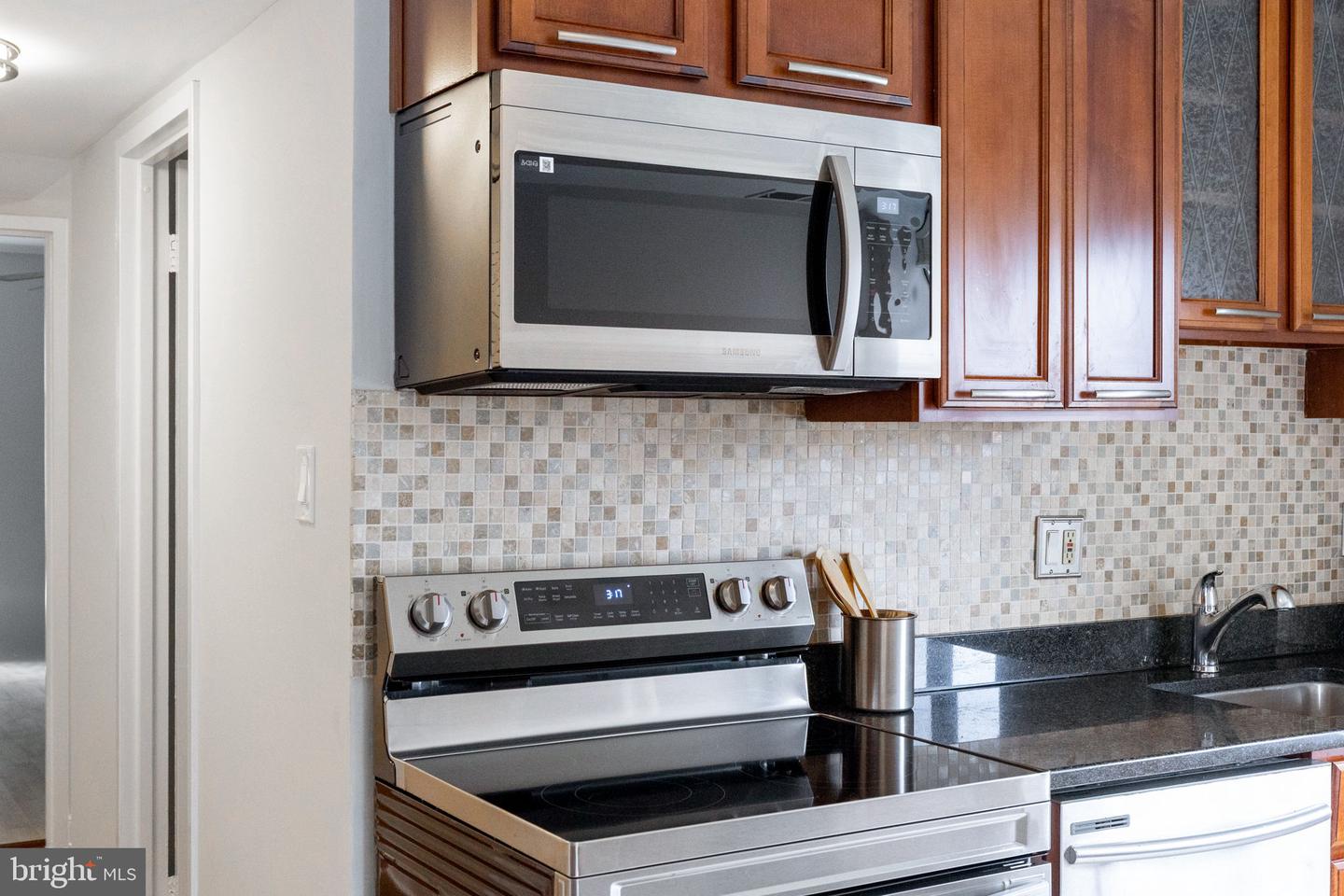 9731 KINGS CROWN CT #201, FAIRFAX, Virginia 22031, 3 Bedrooms Bedrooms, ,2 BathroomsBathrooms,Residential,For sale,9731 KINGS CROWN CT #201,VAFX2243616 MLS # VAFX2243616