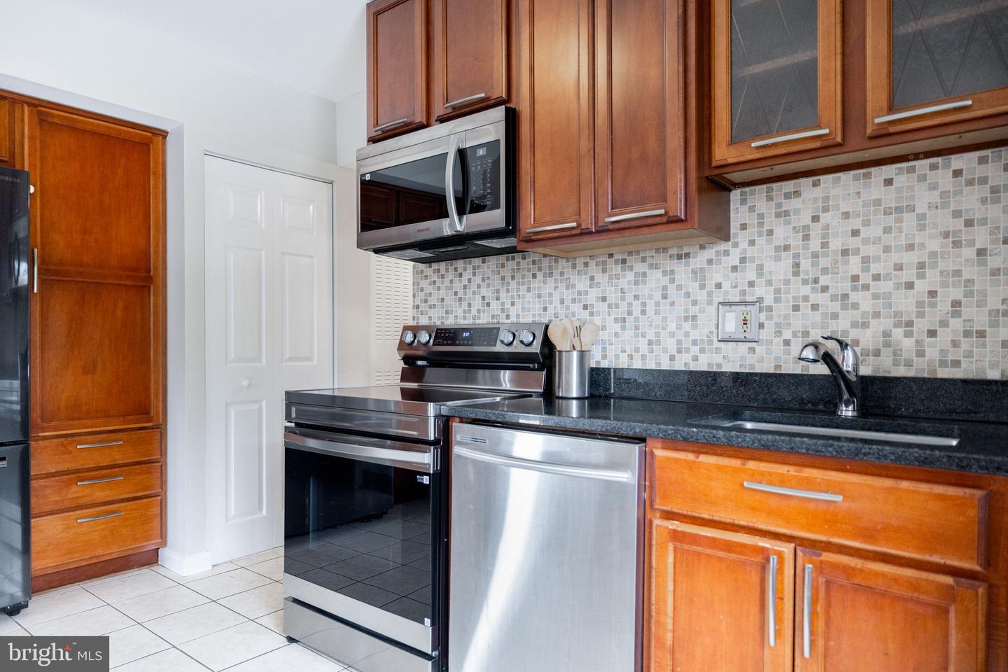 9731 KINGS CROWN CT #201, FAIRFAX, Virginia 22031, 3 Bedrooms Bedrooms, ,2 BathroomsBathrooms,Residential,For sale,9731 KINGS CROWN CT #201,VAFX2243616 MLS # VAFX2243616