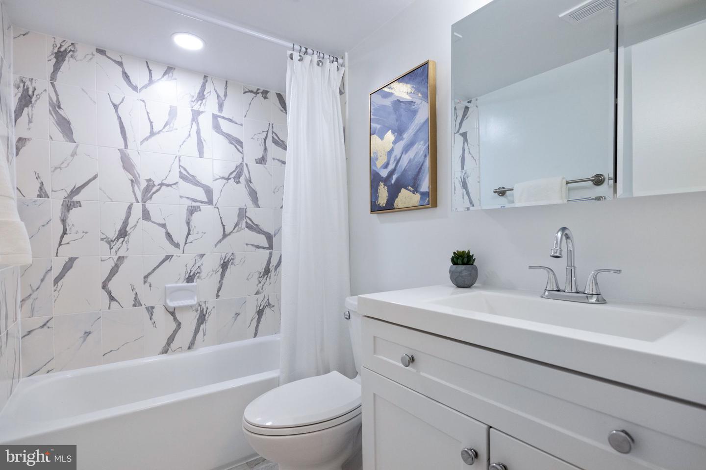 9731 KINGS CROWN CT #201, FAIRFAX, Virginia 22031, 3 Bedrooms Bedrooms, ,2 BathroomsBathrooms,Residential,For sale,9731 KINGS CROWN CT #201,VAFX2243616 MLS # VAFX2243616