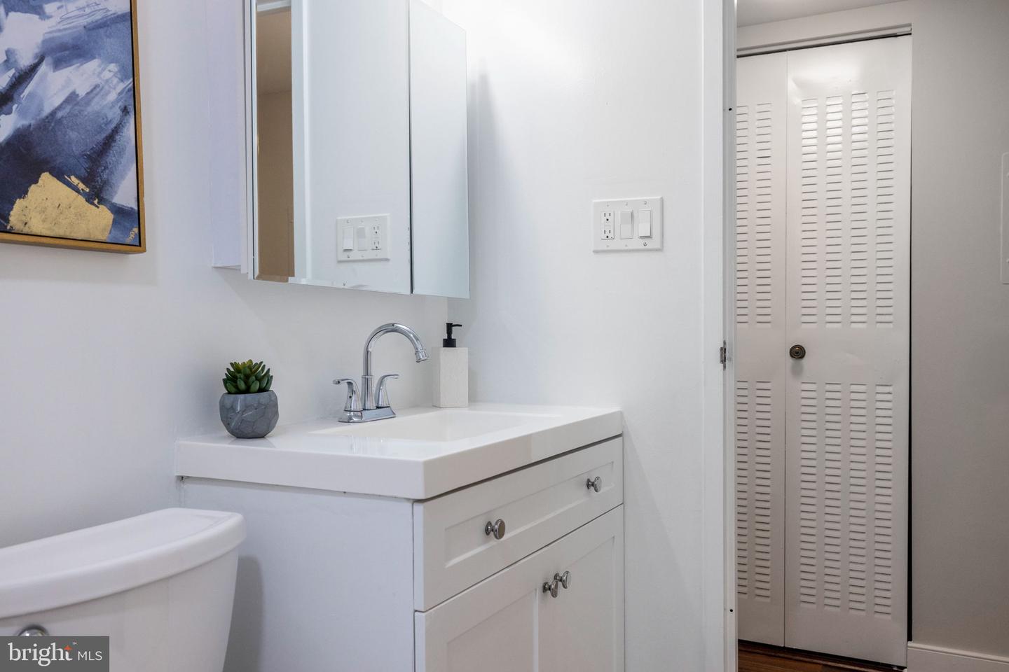 9731 KINGS CROWN CT #201, FAIRFAX, Virginia 22031, 3 Bedrooms Bedrooms, ,2 BathroomsBathrooms,Residential,For sale,9731 KINGS CROWN CT #201,VAFX2243616 MLS # VAFX2243616