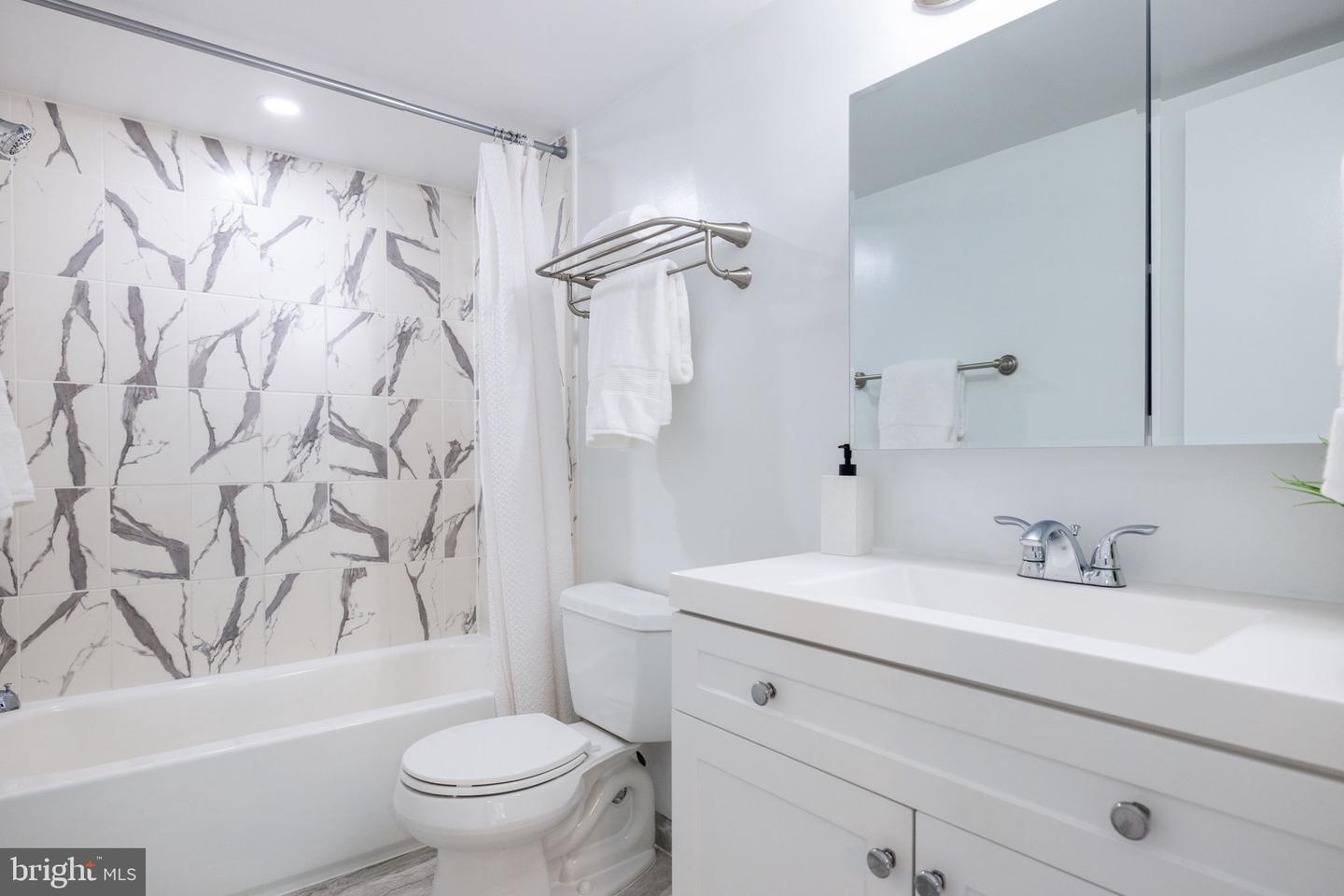 9731 KINGS CROWN CT #201, FAIRFAX, Virginia 22031, 3 Bedrooms Bedrooms, ,2 BathroomsBathrooms,Residential,For sale,9731 KINGS CROWN CT #201,VAFX2243616 MLS # VAFX2243616