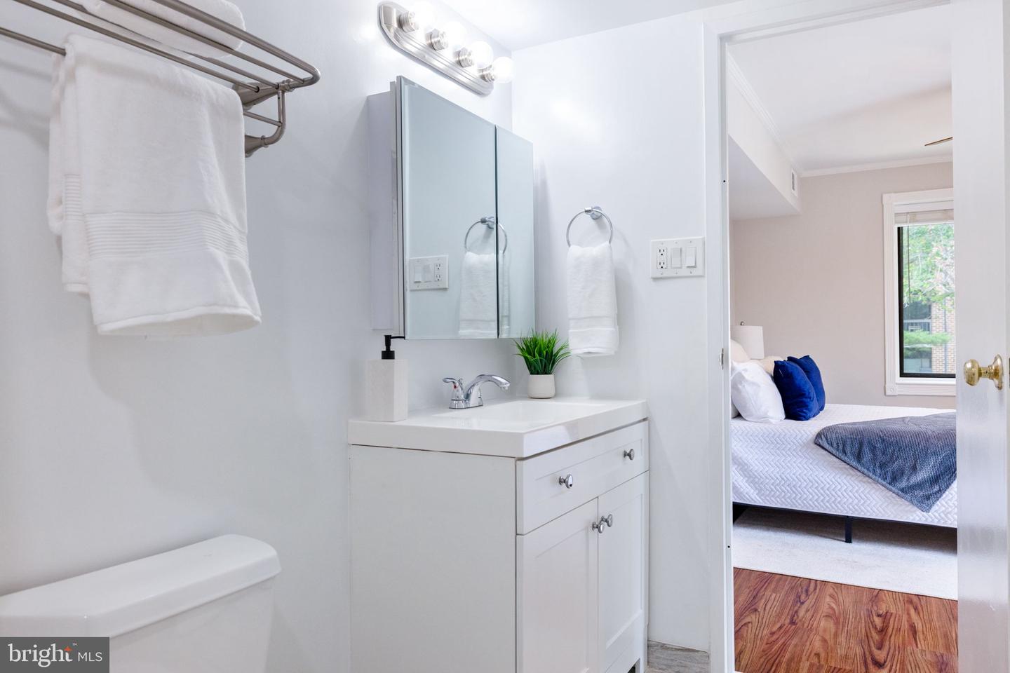 9731 KINGS CROWN CT #201, FAIRFAX, Virginia 22031, 3 Bedrooms Bedrooms, ,2 BathroomsBathrooms,Residential,For sale,9731 KINGS CROWN CT #201,VAFX2243616 MLS # VAFX2243616
