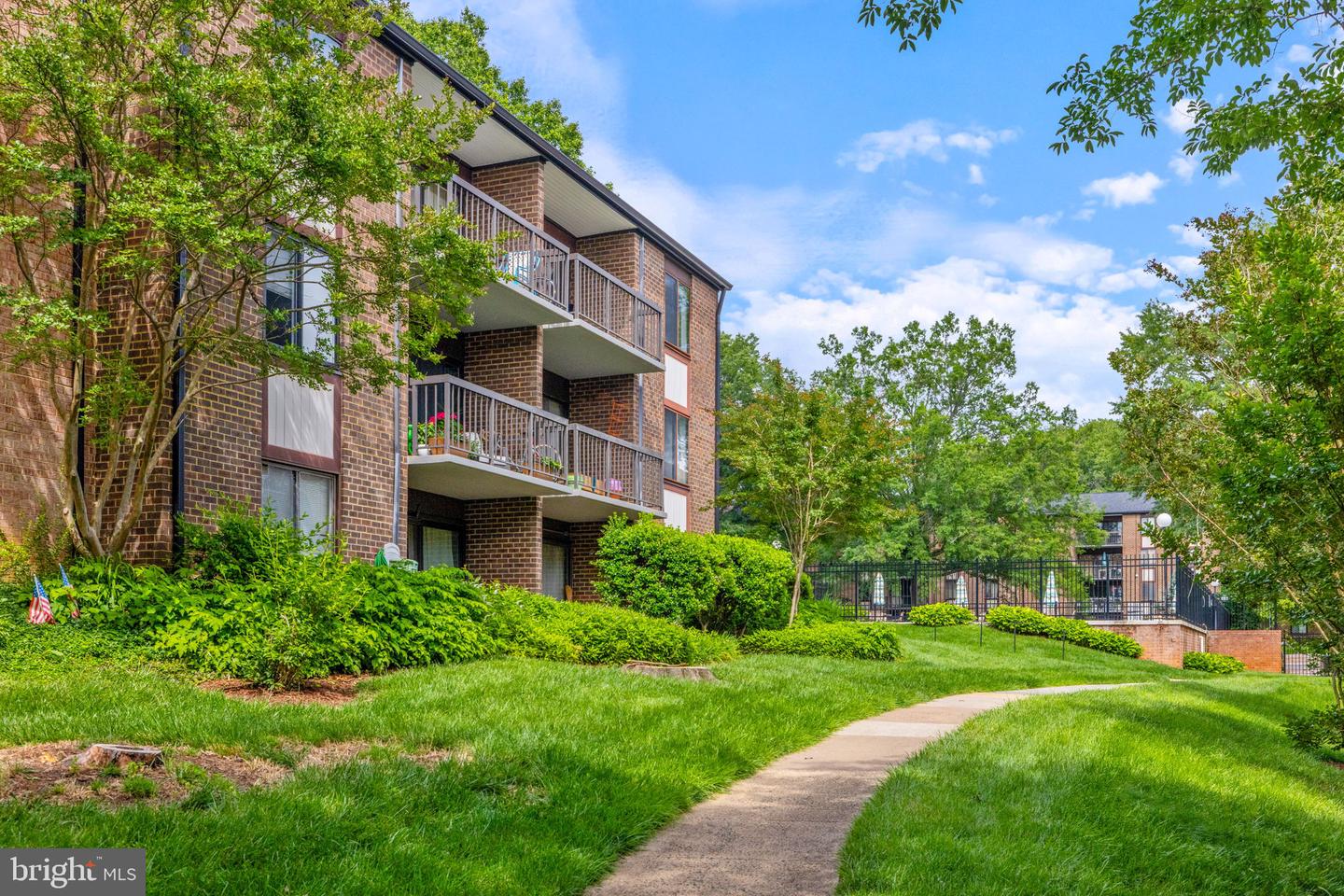 9731 KINGS CROWN CT #201, FAIRFAX, Virginia 22031, 3 Bedrooms Bedrooms, ,2 BathroomsBathrooms,Residential,For sale,9731 KINGS CROWN CT #201,VAFX2243616 MLS # VAFX2243616