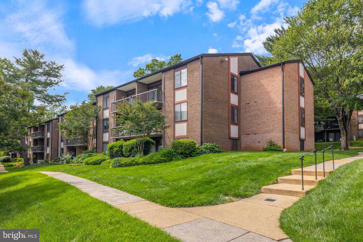 9731 KINGS CROWN CT #201, FAIRFAX, Virginia 22031, 3 Bedrooms Bedrooms, ,2 BathroomsBathrooms,Residential,For sale,9731 KINGS CROWN CT #201,VAFX2243616 MLS # VAFX2243616