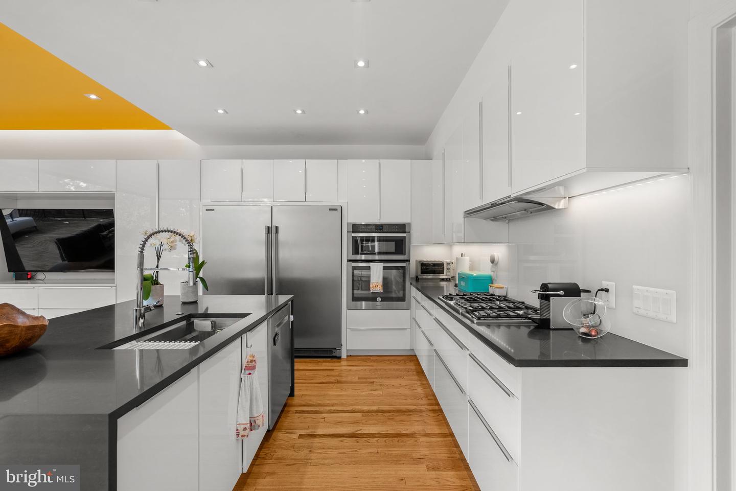 2815 39TH ST NW, WASHINGTON, District Of Columbia 20007, 6 Bedrooms Bedrooms, ,4 BathroomsBathrooms,Residential,For sale,2815 39TH ST NW,DCDC2202782 MLS # DCDC2202782