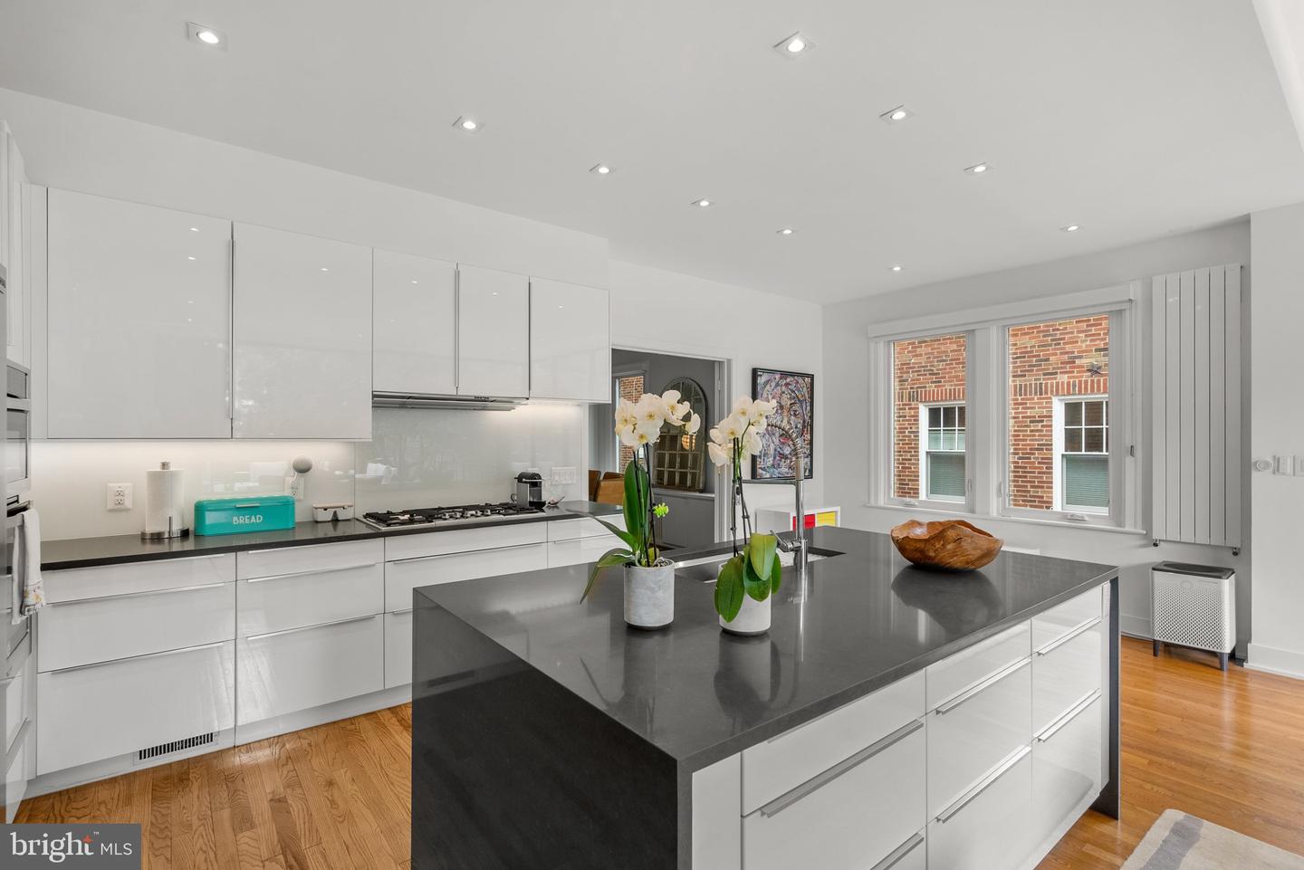 2815 39TH ST NW, WASHINGTON, District Of Columbia 20007, 6 Bedrooms Bedrooms, ,4 BathroomsBathrooms,Residential,For sale,2815 39TH ST NW,DCDC2202782 MLS # DCDC2202782