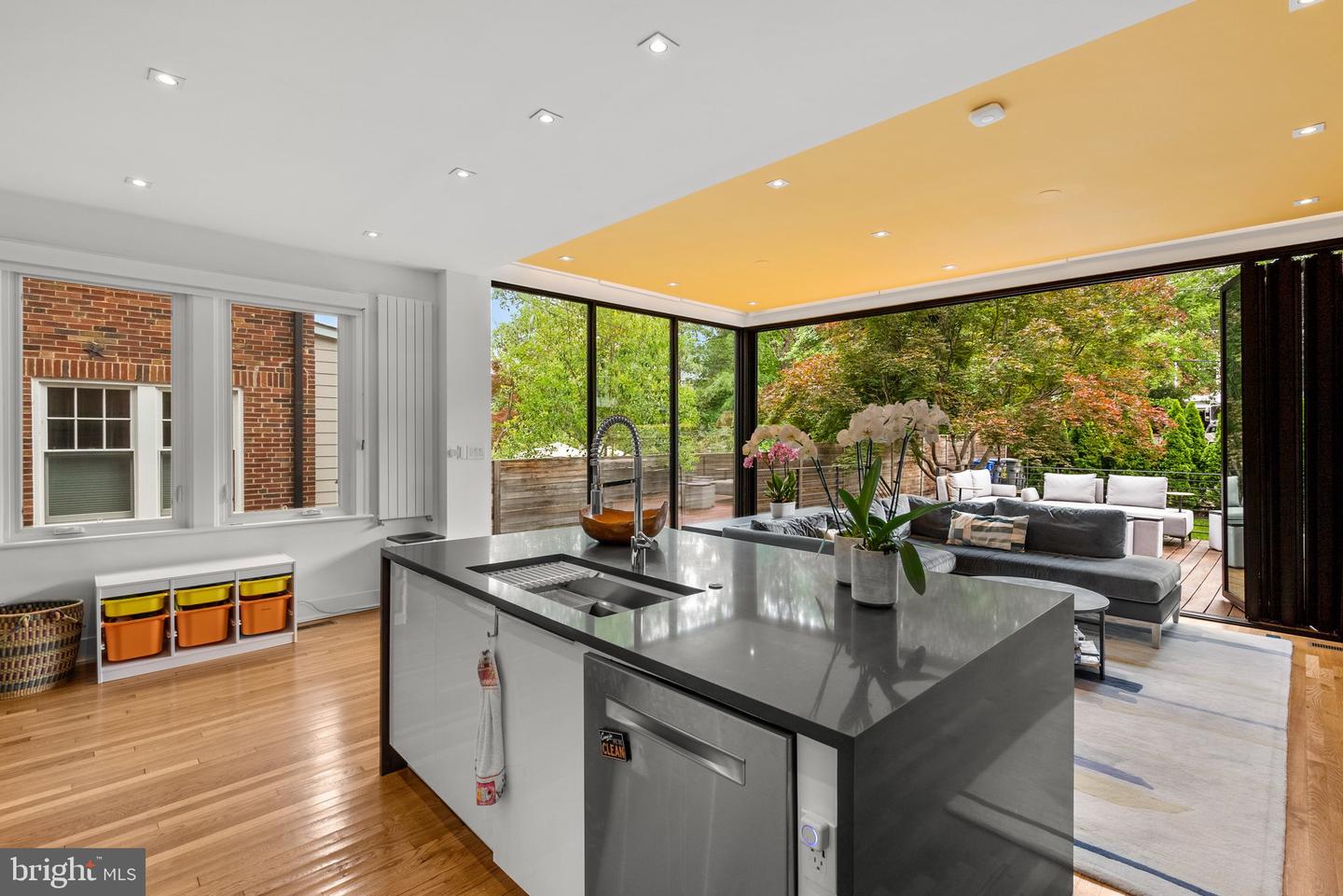 2815 39TH ST NW, WASHINGTON, District Of Columbia 20007, 6 Bedrooms Bedrooms, ,4 BathroomsBathrooms,Residential,For sale,2815 39TH ST NW,DCDC2202782 MLS # DCDC2202782
