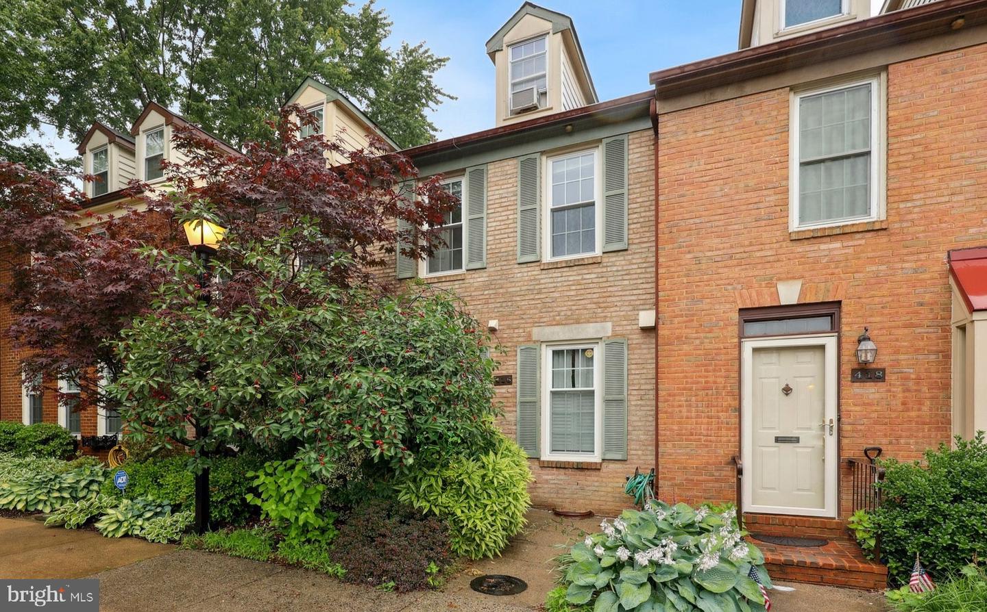 416 W GLEBE RD, ALEXANDRIA, Virginia 22305, 3 Bedrooms Bedrooms, ,2 BathroomsBathrooms,Residential,For sale,416 W GLEBE RD,VAAX2045794 MLS # VAAX2045794