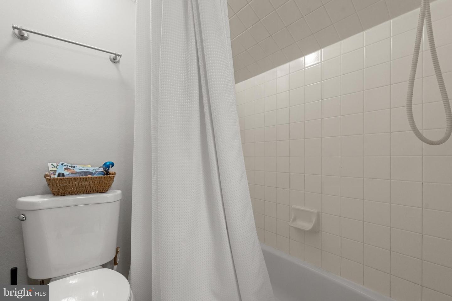 416 W GLEBE RD, ALEXANDRIA, Virginia 22305, 3 Bedrooms Bedrooms, ,2 BathroomsBathrooms,Residential,For sale,416 W GLEBE RD,VAAX2045794 MLS # VAAX2045794