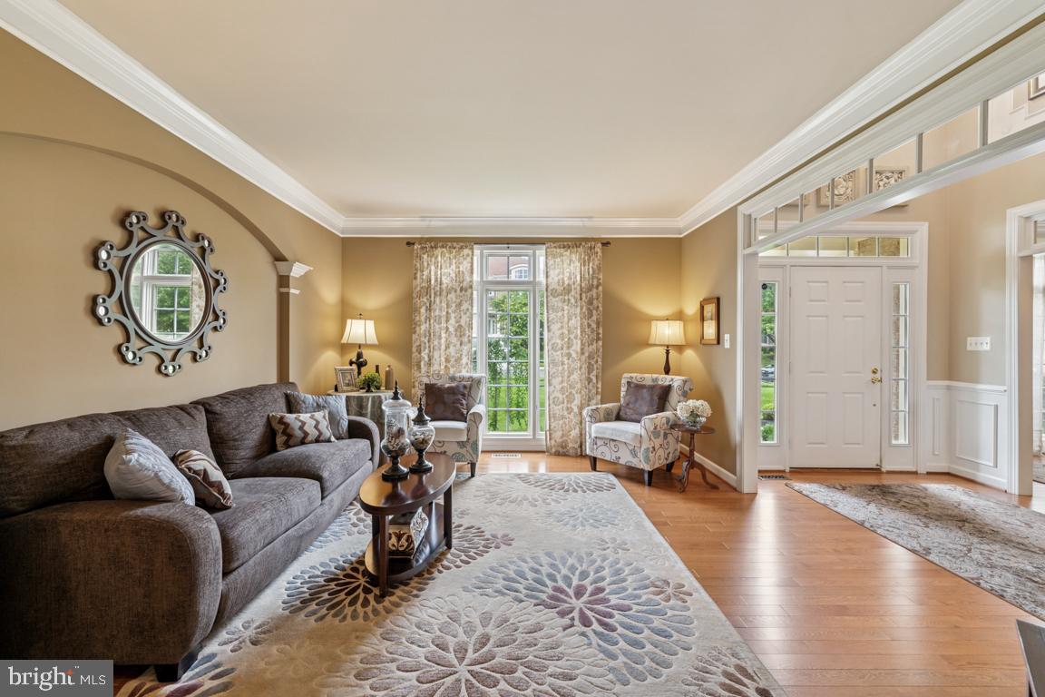 4872 AUTUMN GLORY WAY, CHANTILLY, Virginia 20151, 4 Bedrooms Bedrooms, ,4 BathroomsBathrooms,Residential,For sale,4872 AUTUMN GLORY WAY,VAFX2243714 MLS # VAFX2243714