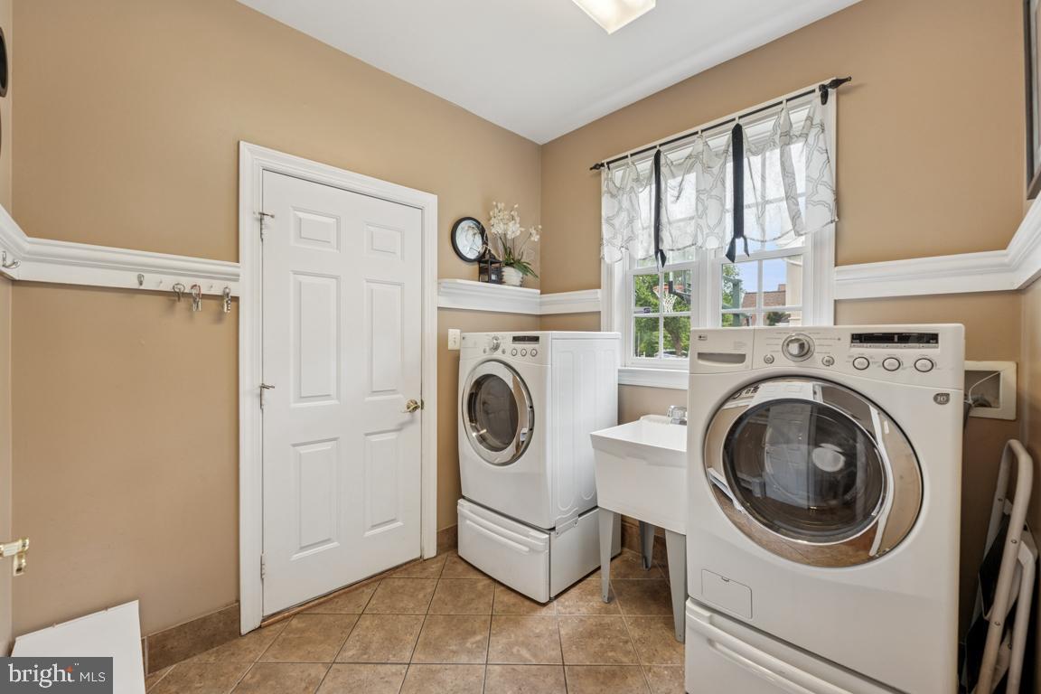 4872 AUTUMN GLORY WAY, CHANTILLY, Virginia 20151, 4 Bedrooms Bedrooms, ,4 BathroomsBathrooms,Residential,For sale,4872 AUTUMN GLORY WAY,VAFX2243714 MLS # VAFX2243714