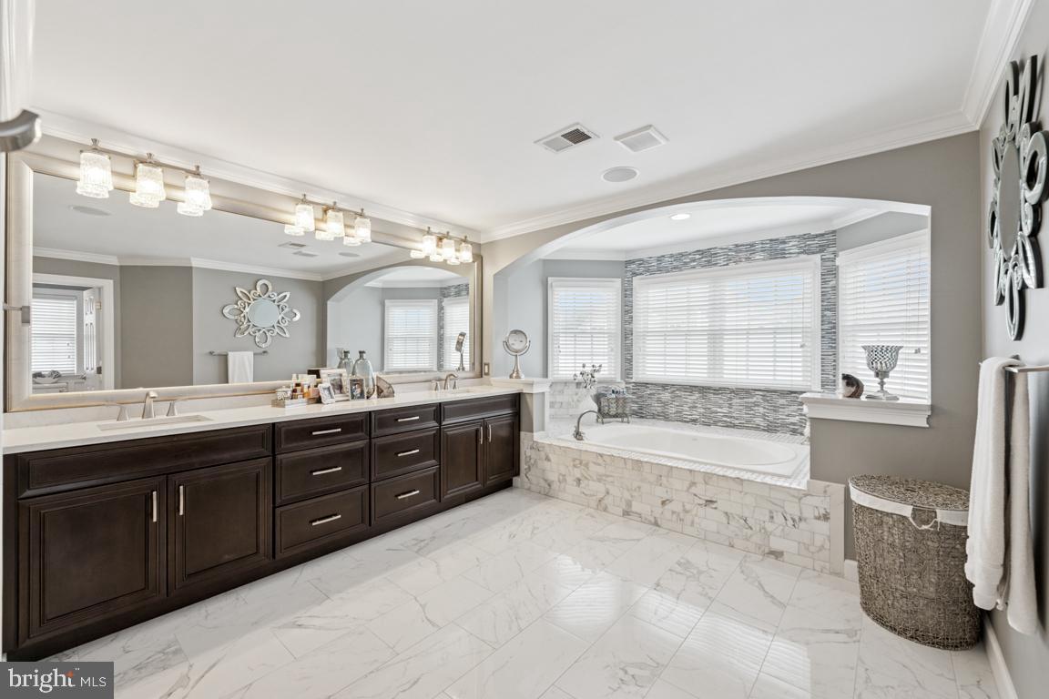 4872 AUTUMN GLORY WAY, CHANTILLY, Virginia 20151, 4 Bedrooms Bedrooms, ,4 BathroomsBathrooms,Residential,For sale,4872 AUTUMN GLORY WAY,VAFX2243714 MLS # VAFX2243714