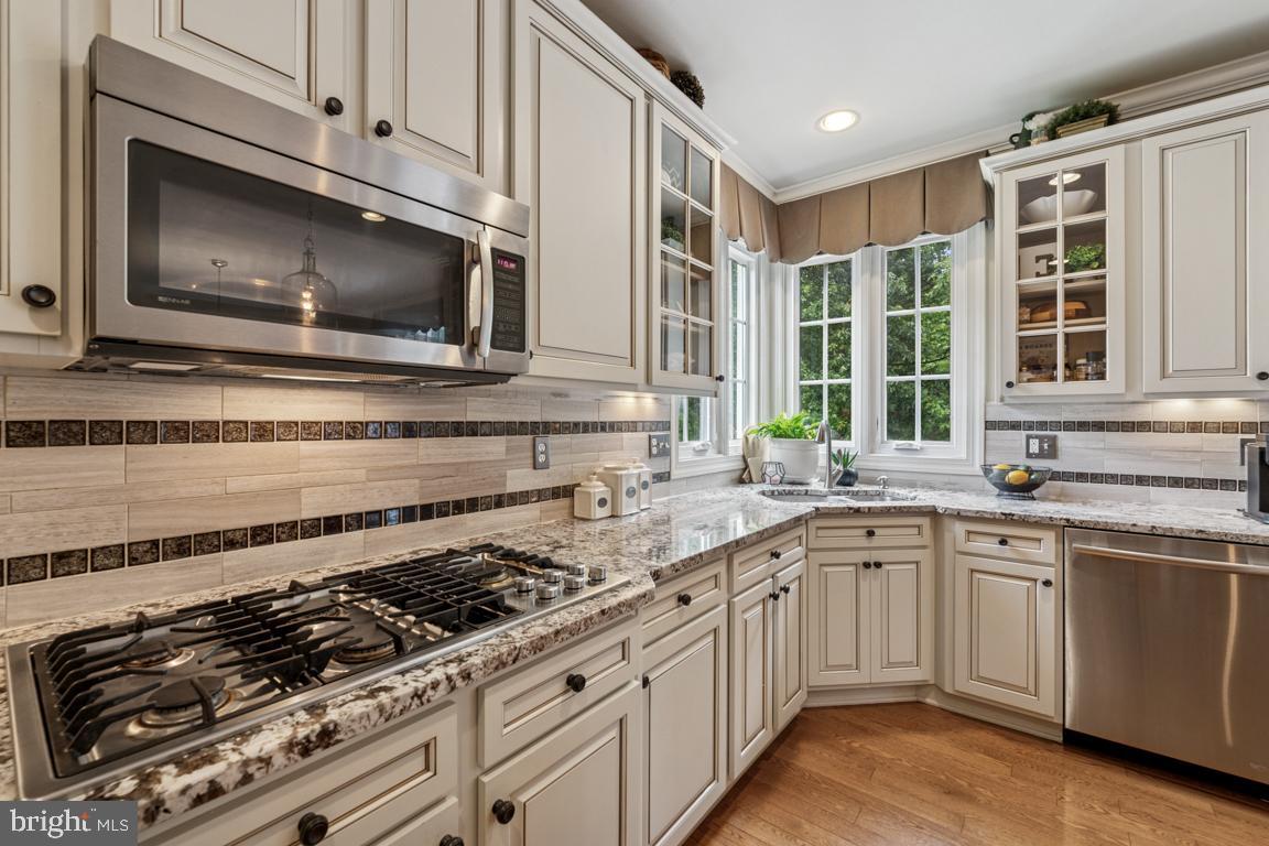 4872 AUTUMN GLORY WAY, CHANTILLY, Virginia 20151, 4 Bedrooms Bedrooms, ,4 BathroomsBathrooms,Residential,For sale,4872 AUTUMN GLORY WAY,VAFX2243714 MLS # VAFX2243714
