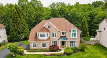 4872 AUTUMN GLORY WAY, CHANTILLY, Virginia 20151, 4 Bedrooms Bedrooms, ,4 BathroomsBathrooms,Residential,For sale,4872 AUTUMN GLORY WAY,VAFX2243714 MLS # VAFX2243714