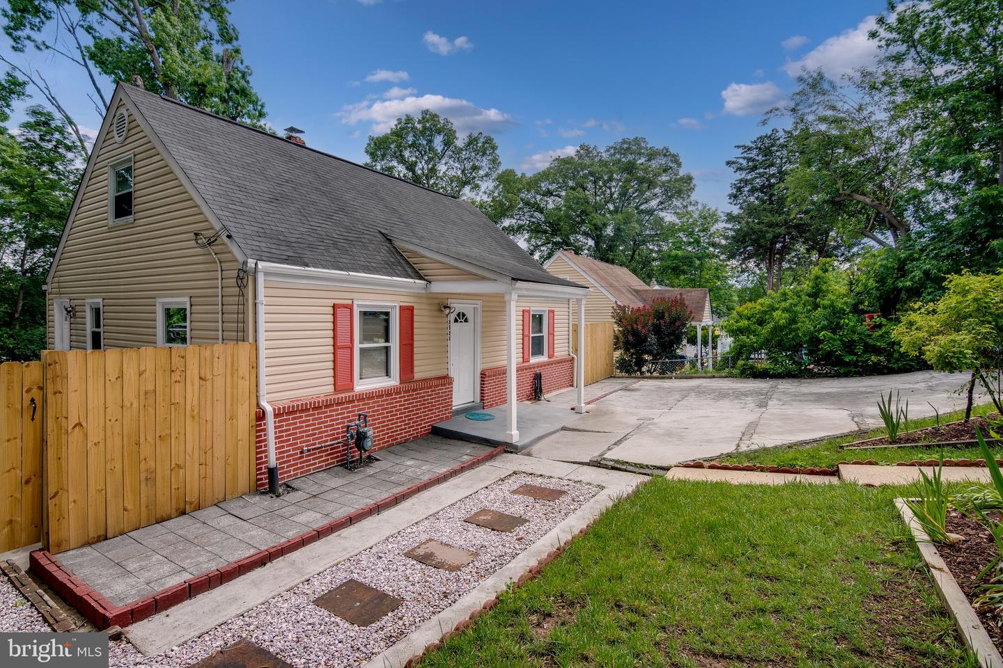 2322 FORT DR, ALEXANDRIA, Virginia 22303, 6 Bedrooms Bedrooms, ,3 BathroomsBathrooms,Residential,For sale,2322 FORT DR,VAFX2243730 MLS # VAFX2243730