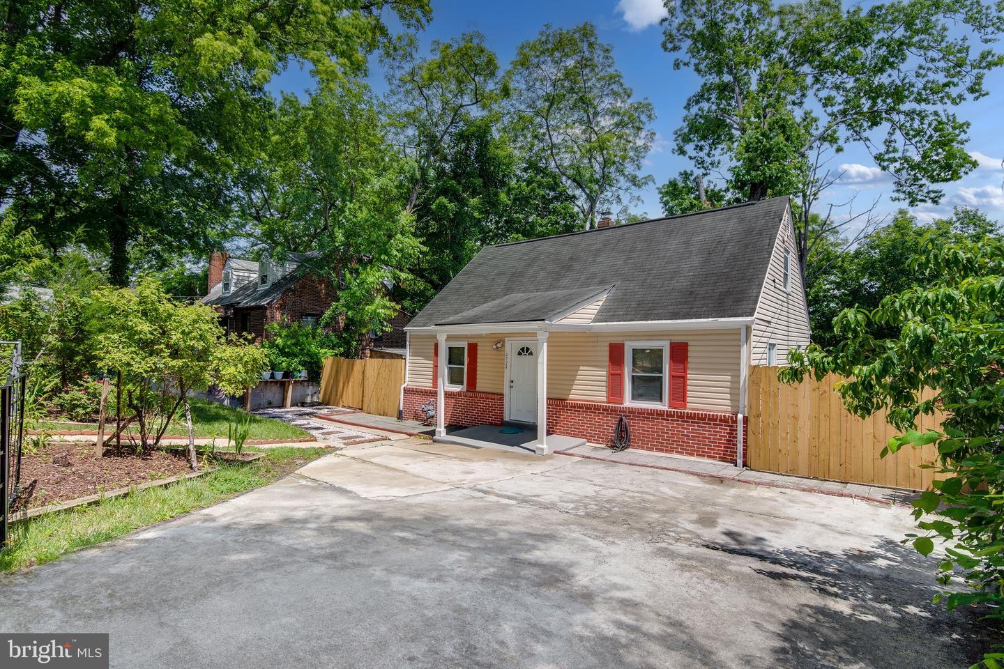 2322 FORT DR, ALEXANDRIA, Virginia 22303, 6 Bedrooms Bedrooms, ,3 BathroomsBathrooms,Residential,For sale,2322 FORT DR,VAFX2243730 MLS # VAFX2243730