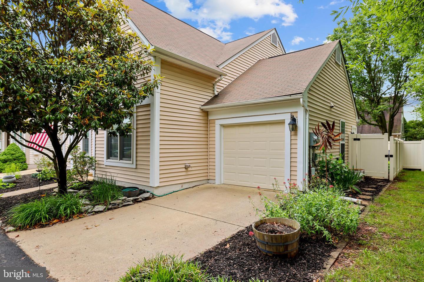 20464 WALSHEID TER, ASHBURN, Virginia 20147, 3 Bedrooms Bedrooms, ,2 BathroomsBathrooms,Residential,For sale,20464 WALSHEID TER,VALO2098118 MLS # VALO2098118