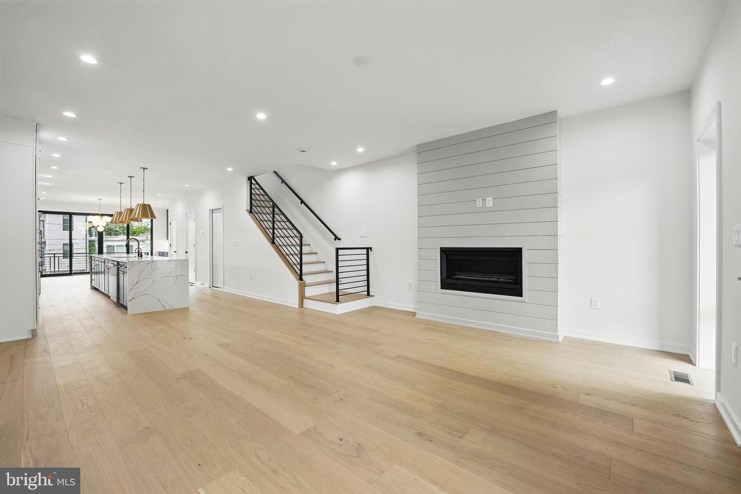 3802 T ST NW, WASHINGTON, District Of Columbia 20007, 6 Bedrooms Bedrooms, ,4 BathroomsBathrooms,Residential,For sale,3802 T ST NW,DCDC2202964 MLS # DCDC2202964