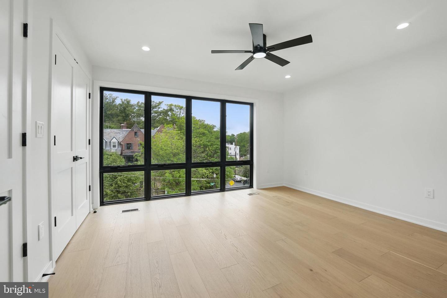 3802 T ST NW, WASHINGTON, District Of Columbia 20007, 6 Bedrooms Bedrooms, ,4 BathroomsBathrooms,Residential,For sale,3802 T ST NW,DCDC2202964 MLS # DCDC2202964