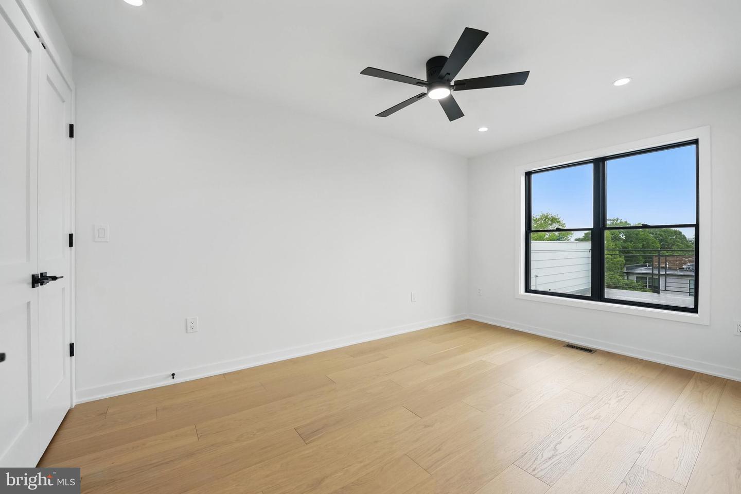 3802 T ST NW, WASHINGTON, District Of Columbia 20007, 6 Bedrooms Bedrooms, ,4 BathroomsBathrooms,Residential,For sale,3802 T ST NW,DCDC2202964 MLS # DCDC2202964