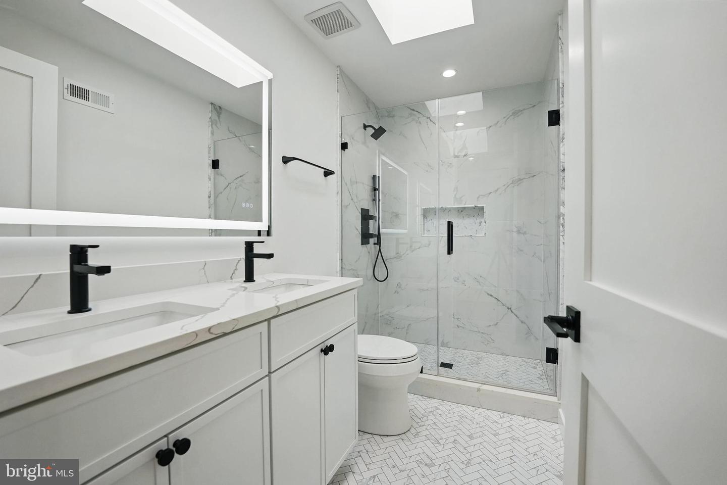 3802 T ST NW, WASHINGTON, District Of Columbia 20007, 6 Bedrooms Bedrooms, ,4 BathroomsBathrooms,Residential,For sale,3802 T ST NW,DCDC2202964 MLS # DCDC2202964