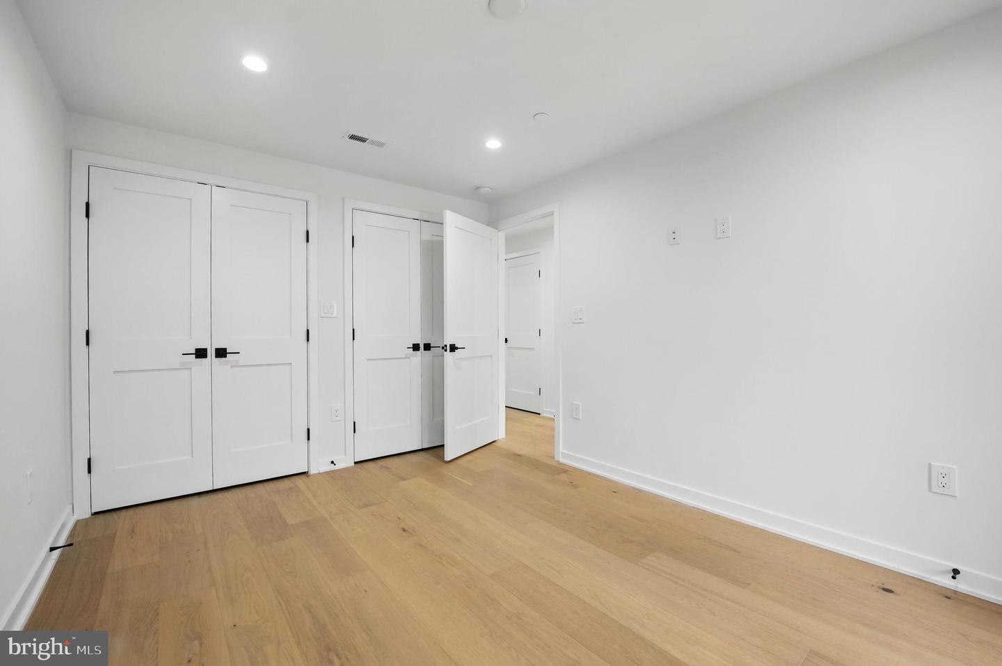 3802 T ST NW, WASHINGTON, District Of Columbia 20007, 6 Bedrooms Bedrooms, ,4 BathroomsBathrooms,Residential,For sale,3802 T ST NW,DCDC2202964 MLS # DCDC2202964
