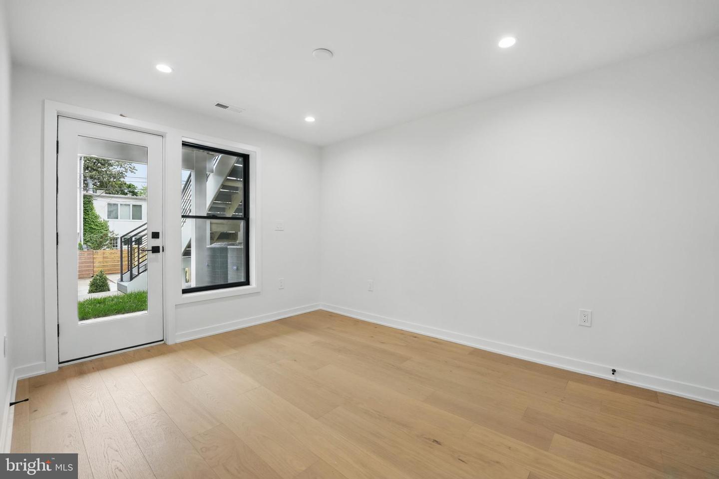 3802 T ST NW, WASHINGTON, District Of Columbia 20007, 6 Bedrooms Bedrooms, ,4 BathroomsBathrooms,Residential,For sale,3802 T ST NW,DCDC2202964 MLS # DCDC2202964