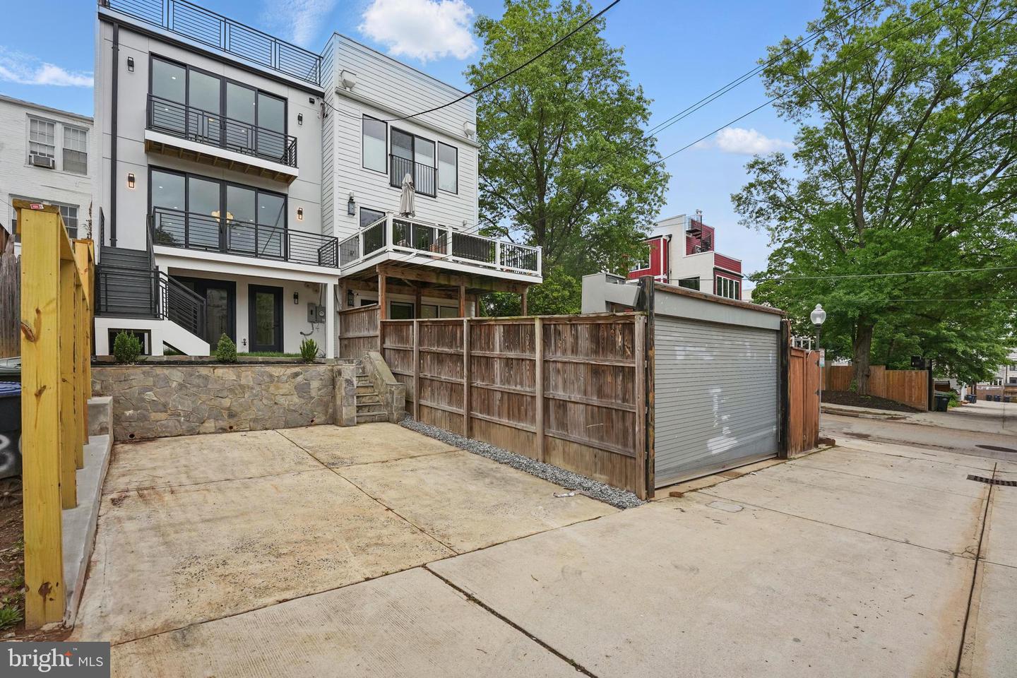 3802 T ST NW, WASHINGTON, District Of Columbia 20007, 6 Bedrooms Bedrooms, ,4 BathroomsBathrooms,Residential,For sale,3802 T ST NW,DCDC2202964 MLS # DCDC2202964