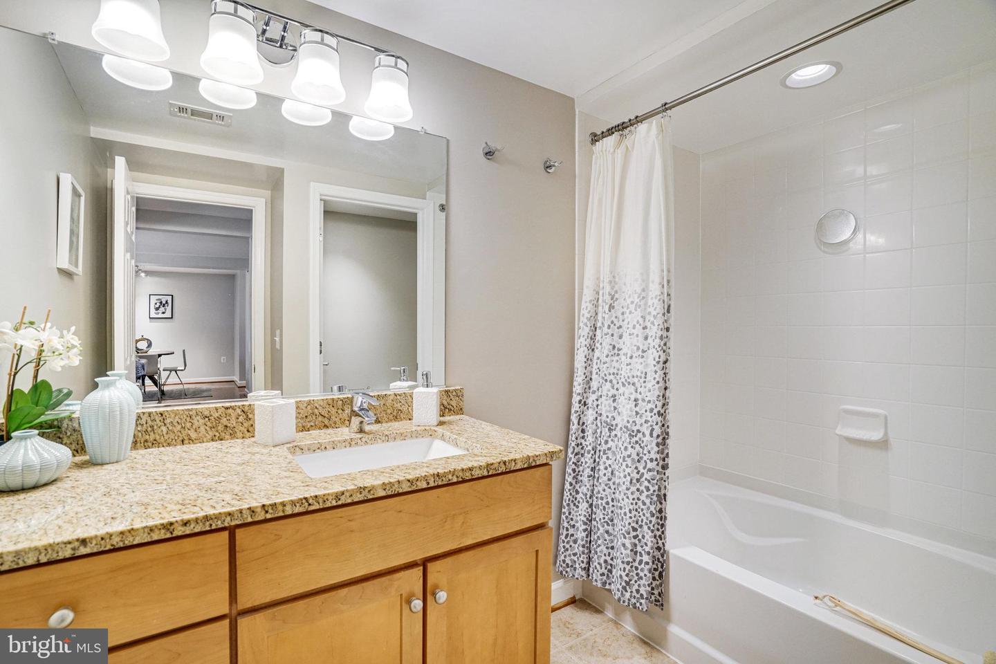 4149 S FOUR MILE RUN DR #201, ARLINGTON, Virginia 22204, 1 Bedroom Bedrooms, ,1 BathroomBathrooms,Residential,For sale,4149 S FOUR MILE RUN DR #201,VAAR2058344 MLS # VAAR2058344