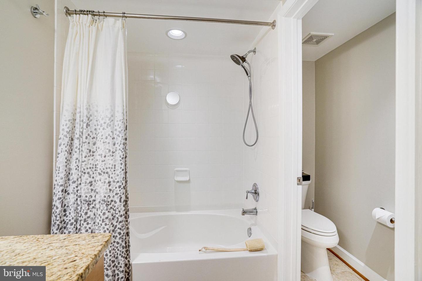 4149 S FOUR MILE RUN DR #201, ARLINGTON, Virginia 22204, 1 Bedroom Bedrooms, ,1 BathroomBathrooms,Residential,For sale,4149 S FOUR MILE RUN DR #201,VAAR2058344 MLS # VAAR2058344