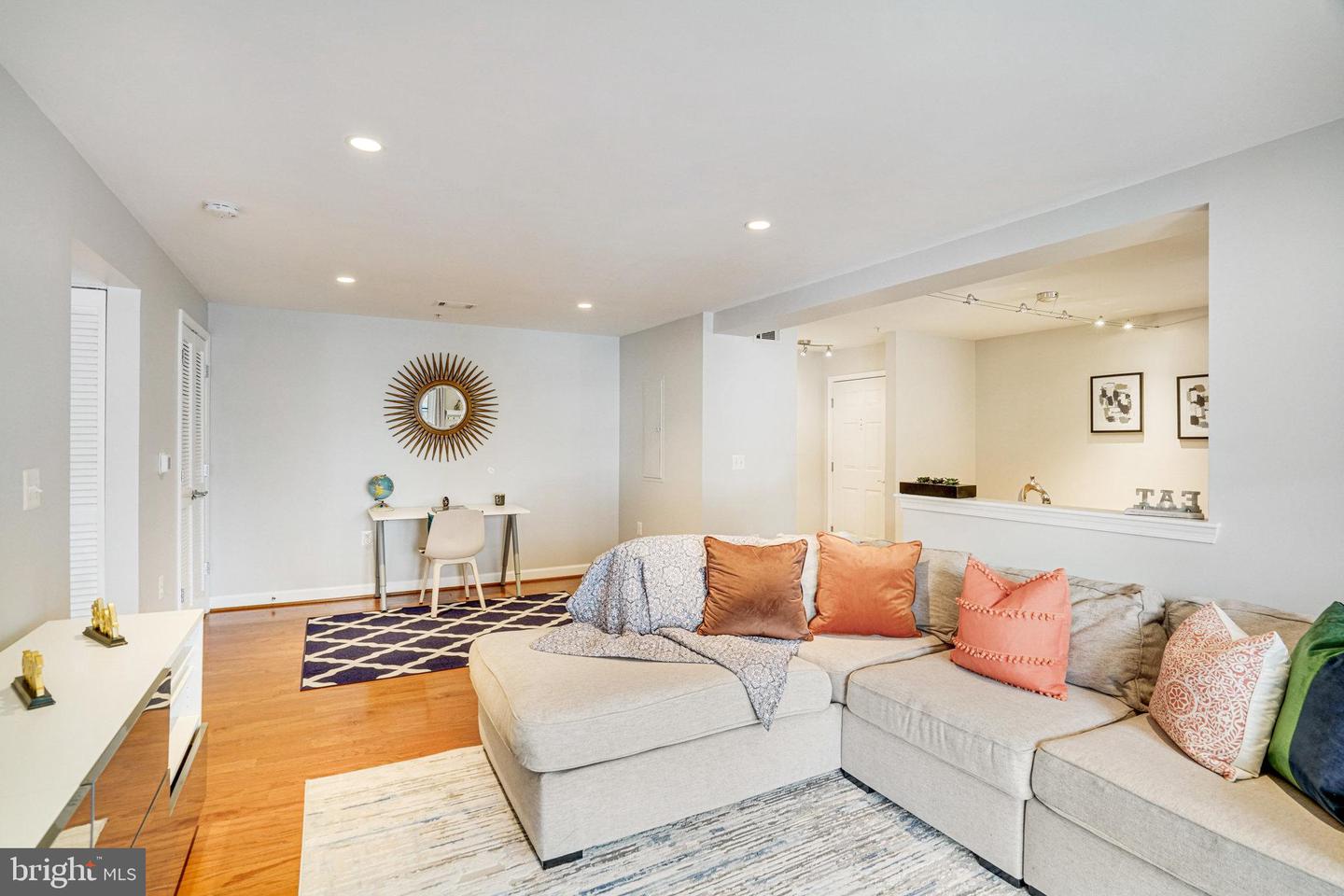 4149 S FOUR MILE RUN DR #201, ARLINGTON, Virginia 22204, 1 Bedroom Bedrooms, ,1 BathroomBathrooms,Residential,For sale,4149 S FOUR MILE RUN DR #201,VAAR2058344 MLS # VAAR2058344