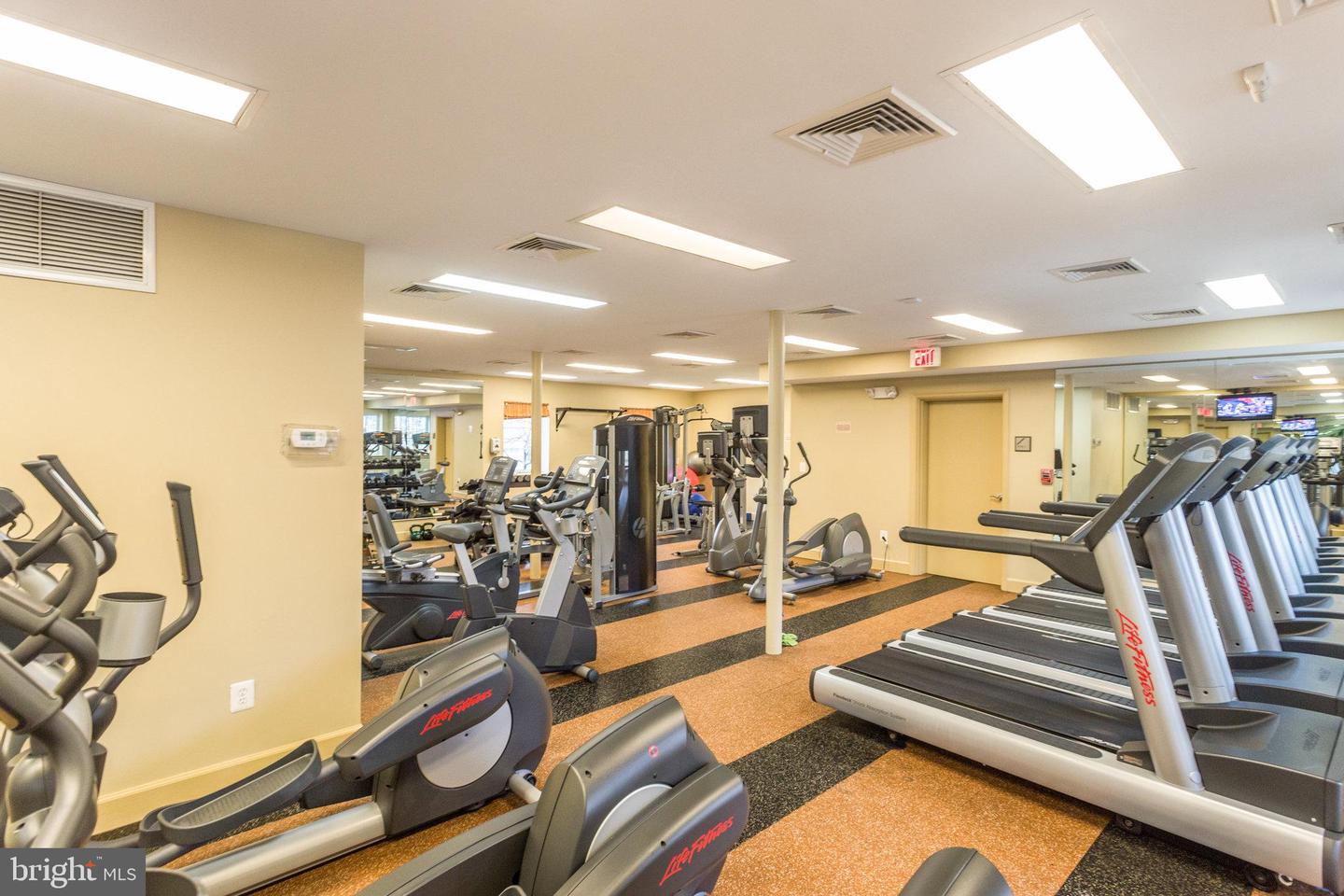 4149 S FOUR MILE RUN DR #201, ARLINGTON, Virginia 22204, 1 Bedroom Bedrooms, ,1 BathroomBathrooms,Residential,For sale,4149 S FOUR MILE RUN DR #201,VAAR2058344 MLS # VAAR2058344