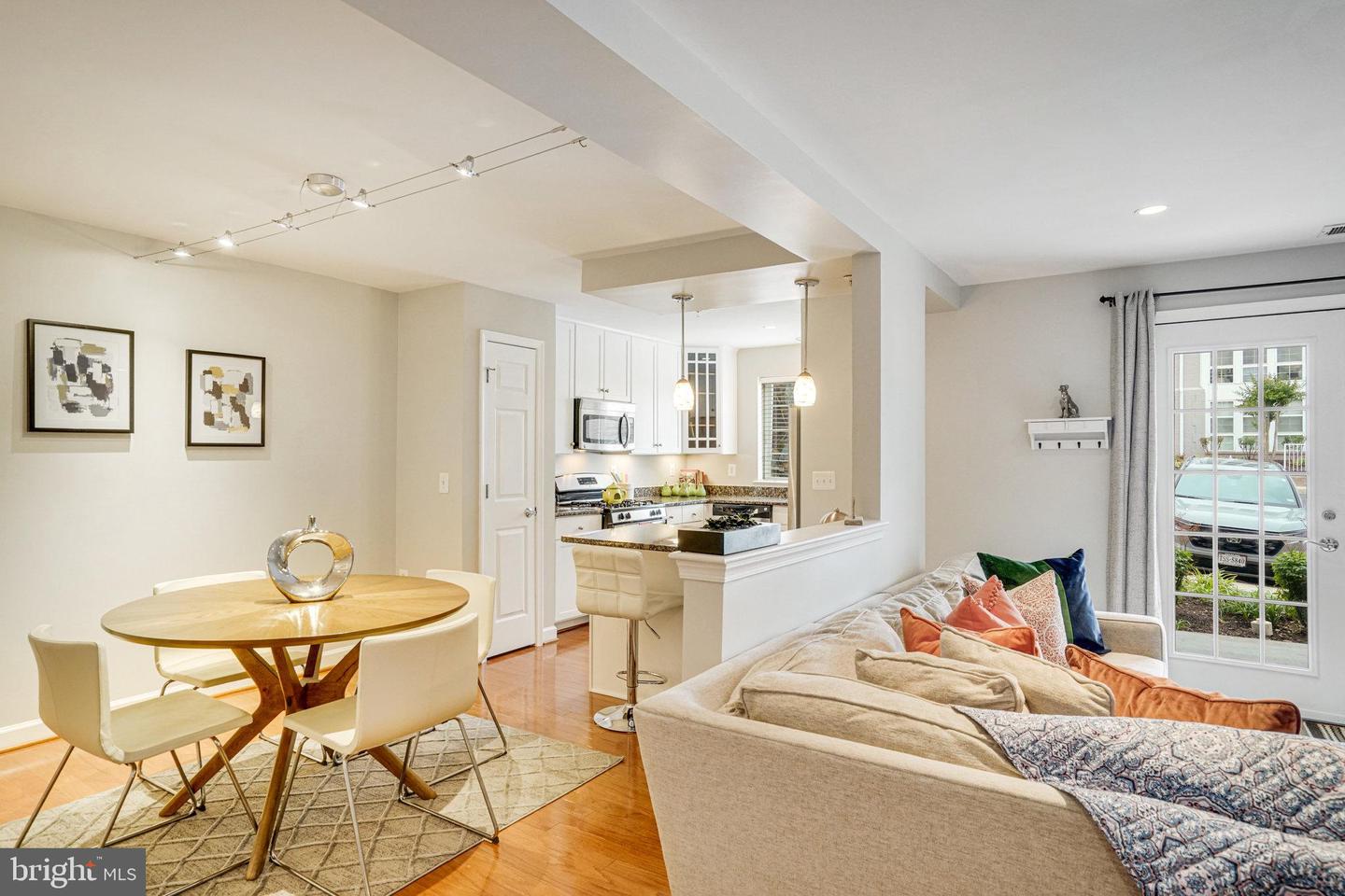 4149 S FOUR MILE RUN DR #201, ARLINGTON, Virginia 22204, 1 Bedroom Bedrooms, ,1 BathroomBathrooms,Residential,For sale,4149 S FOUR MILE RUN DR #201,VAAR2058344 MLS # VAAR2058344