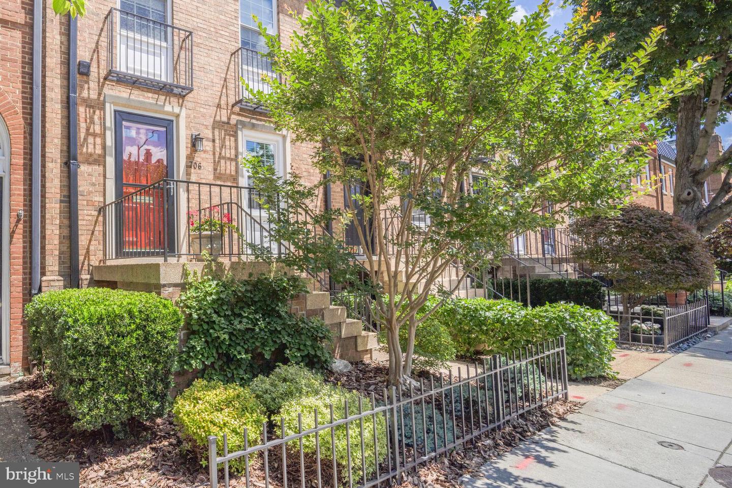 706 6TH ST SW, WASHINGTON, District Of Columbia 20024, 3 Bedrooms Bedrooms, ,2 BathroomsBathrooms,Residential,For sale,706 6TH ST SW,DCDC2203140 MLS # DCDC2203140